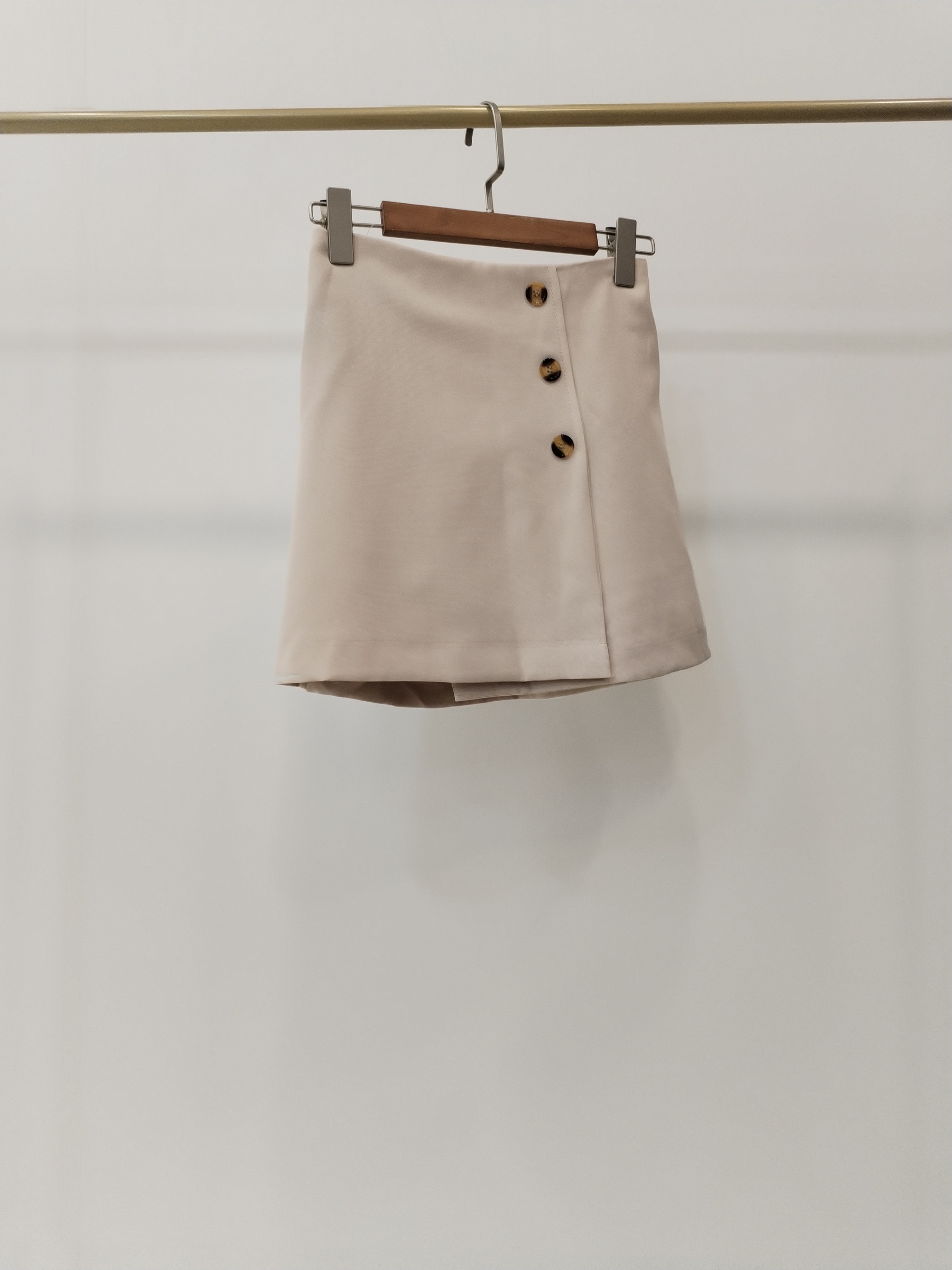 2881 Benson Button-Embellished Skirt w Side Zipper (UW 33-43cm; H 41-51cm; L 36cm)