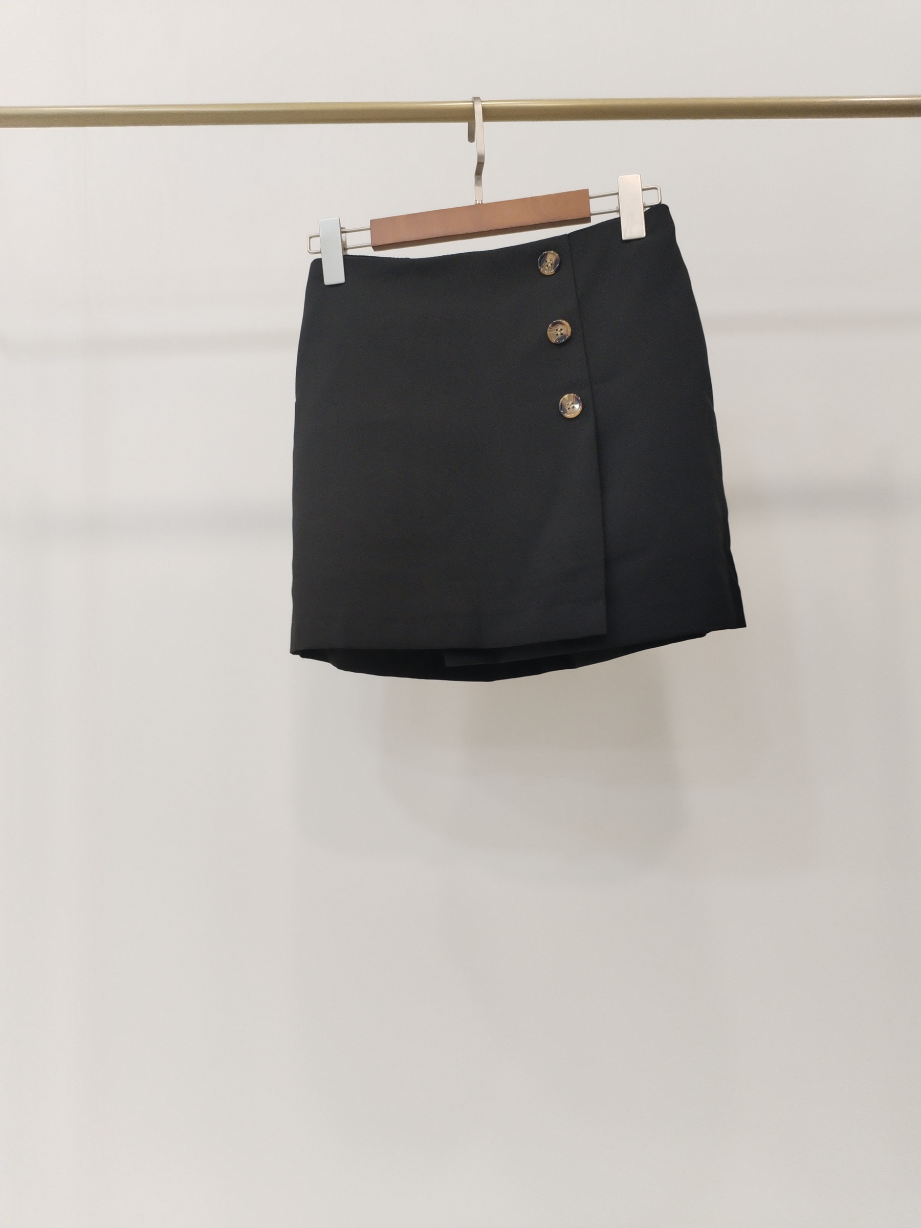 2881 Benson Button-Embellished Skirt w Side Zipper (UW 33-43cm; H 41-51cm; L 36cm)