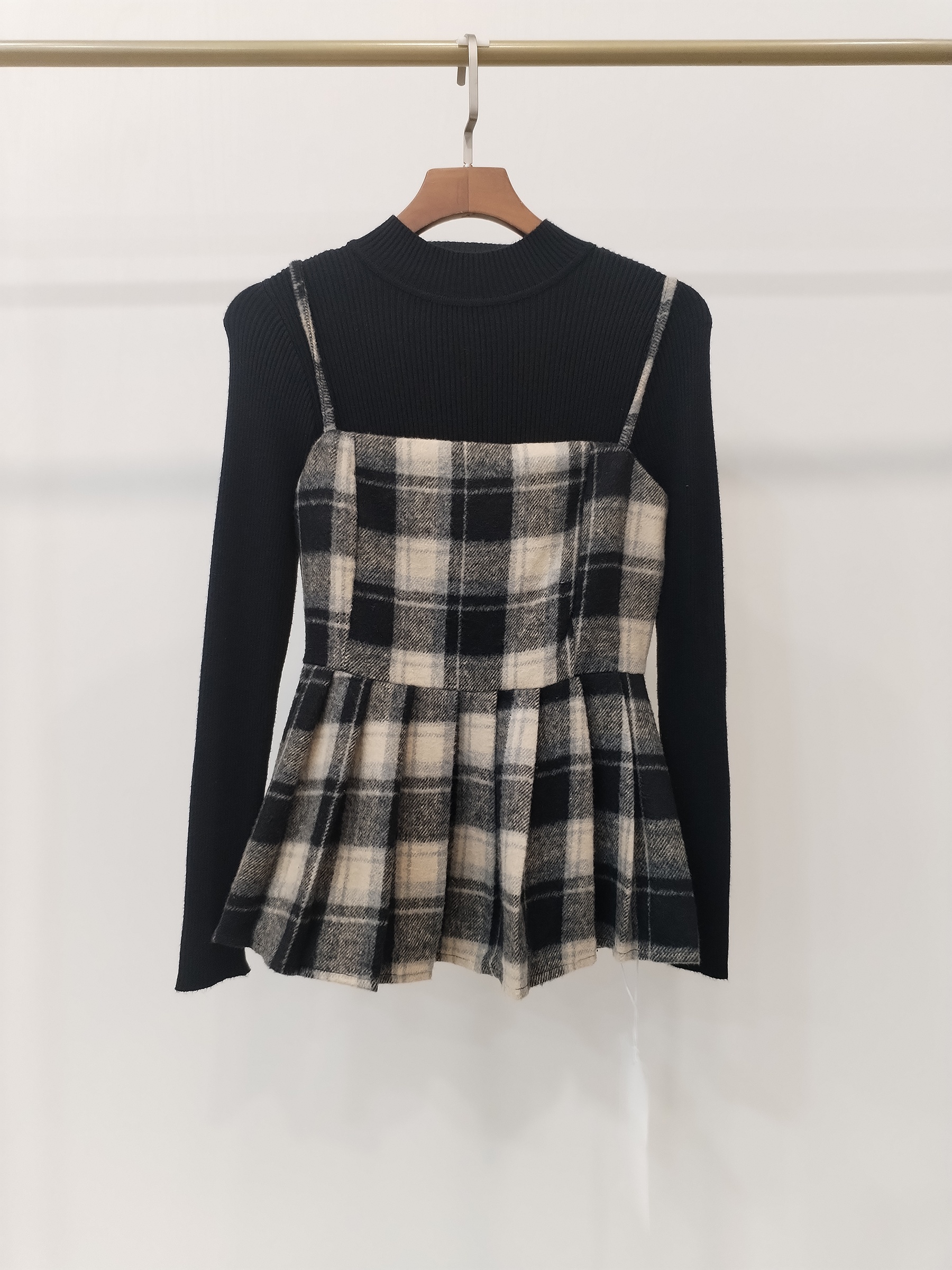 8829 Permelia Pleated Spaghetti Top & Long Sleeve Knit Top Set (Spaghetti Top: B 35-48cm; L 55cm, Knit Top: B 30-49cm; L 51cm)