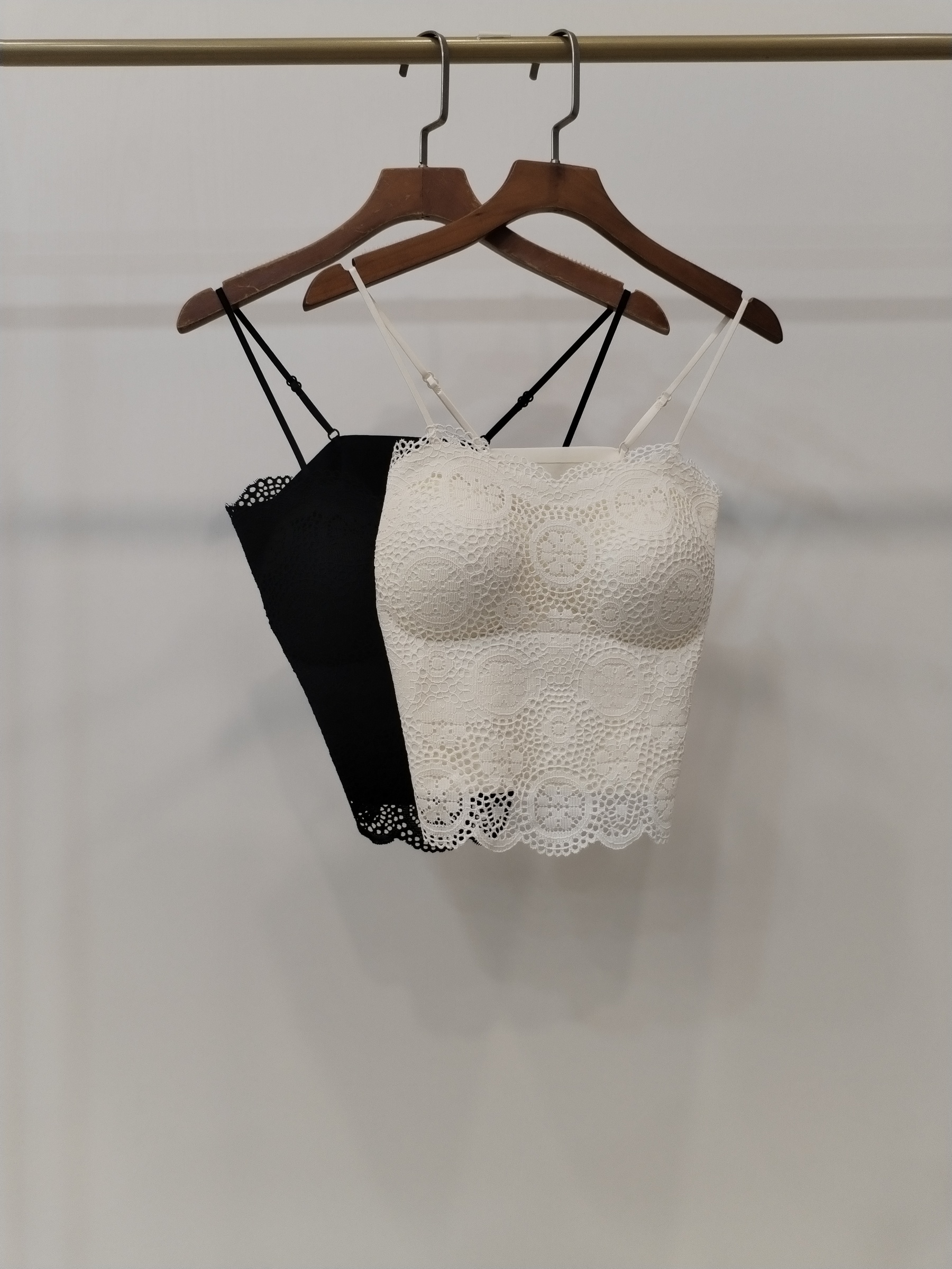 8053 Lyrette Lace Icy Padded Top (B 34-45cm; L 41cm)