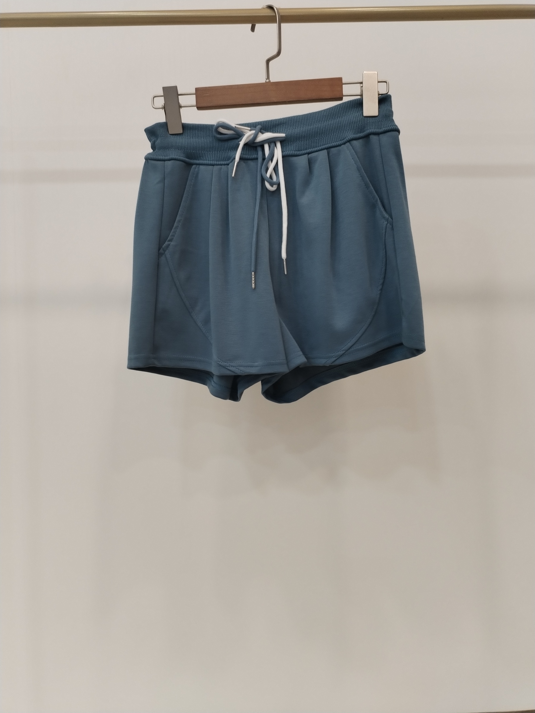 1027 Scostienne Contrast Tie-Waist Comfy Sweat Shorts w Pockets (UW 34-45cm; H 46-60cm; L 34cm)
