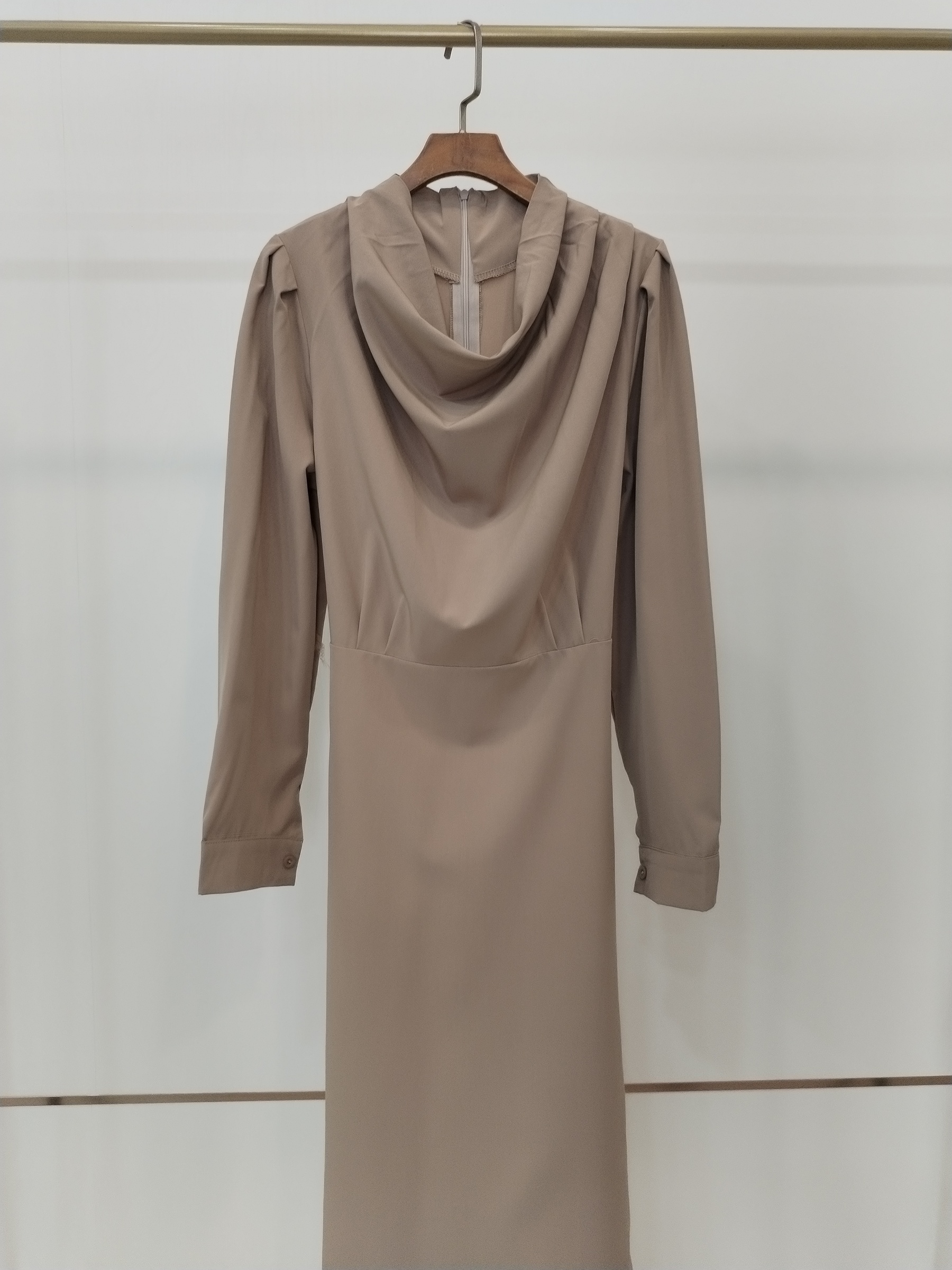 4204 Zeno Cowl Neck Dress w Back Zipper (B 49-50cm; H 50cm; L 117cm)