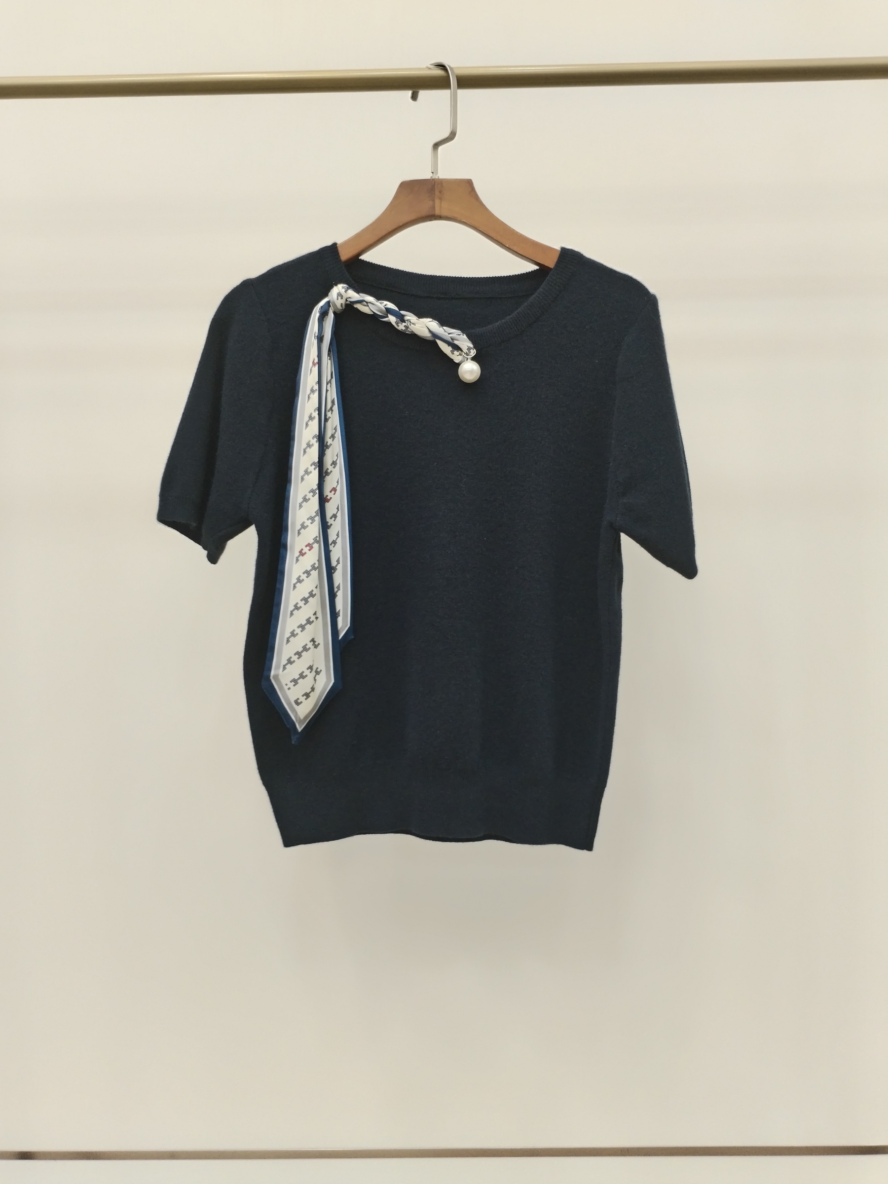 2527 Tollinia Twilly-Embellished Short Sleeve Knit Top (B 44-53cm; L 54cm)