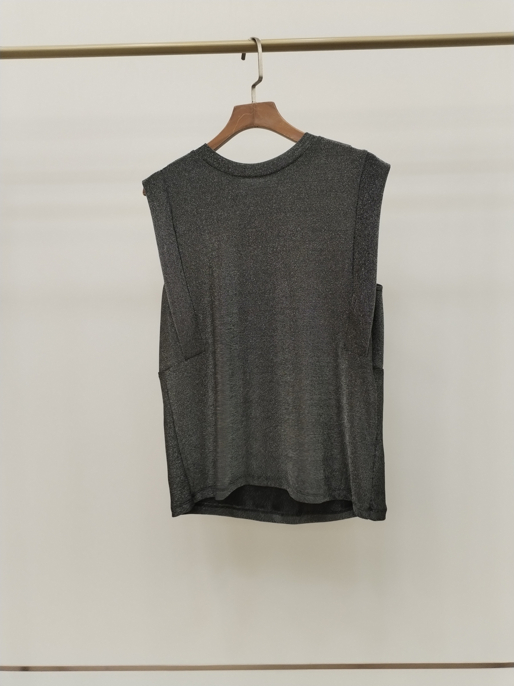 1584 Sherlette Sleeveless Shimmering Top (B 43-52cm; L 54cm)