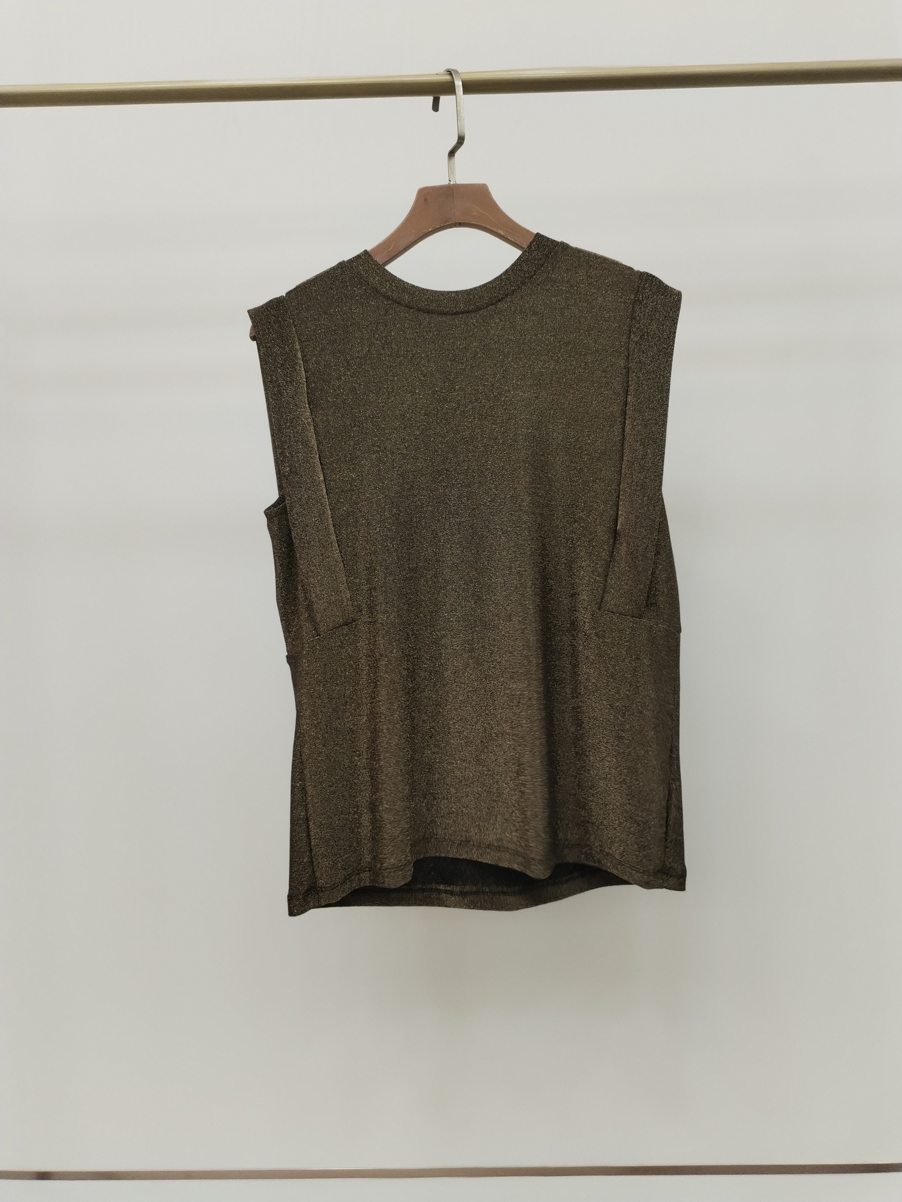 1584 Sherlette Sleeveless Shimmering Top (B 43-52cm; L 54cm)