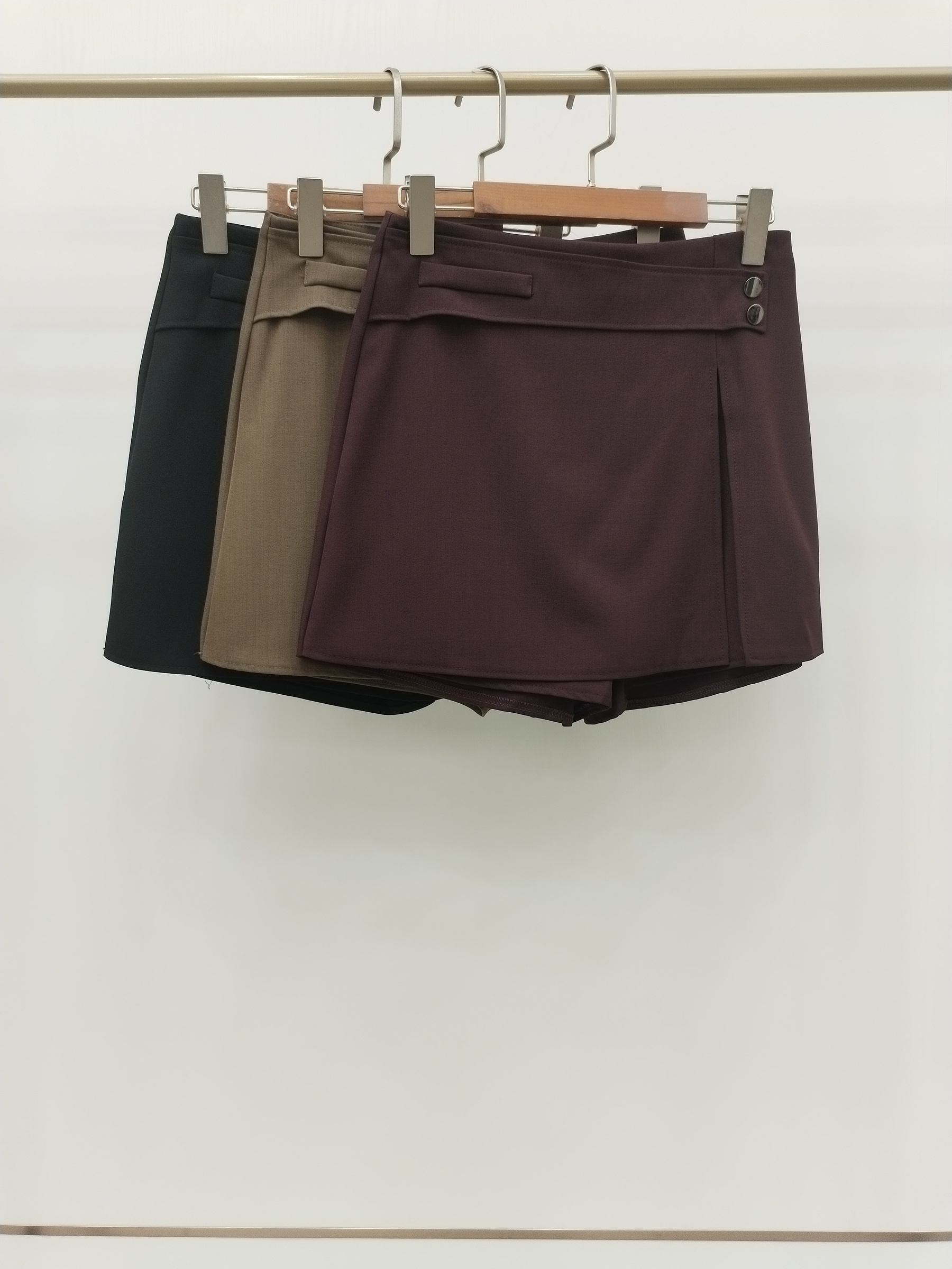 2503 Bora Back Zipper Skort (M: UW 37cm; H 46cm; L 37cm, L: UW 41cm; H 50cm; L 37cm)