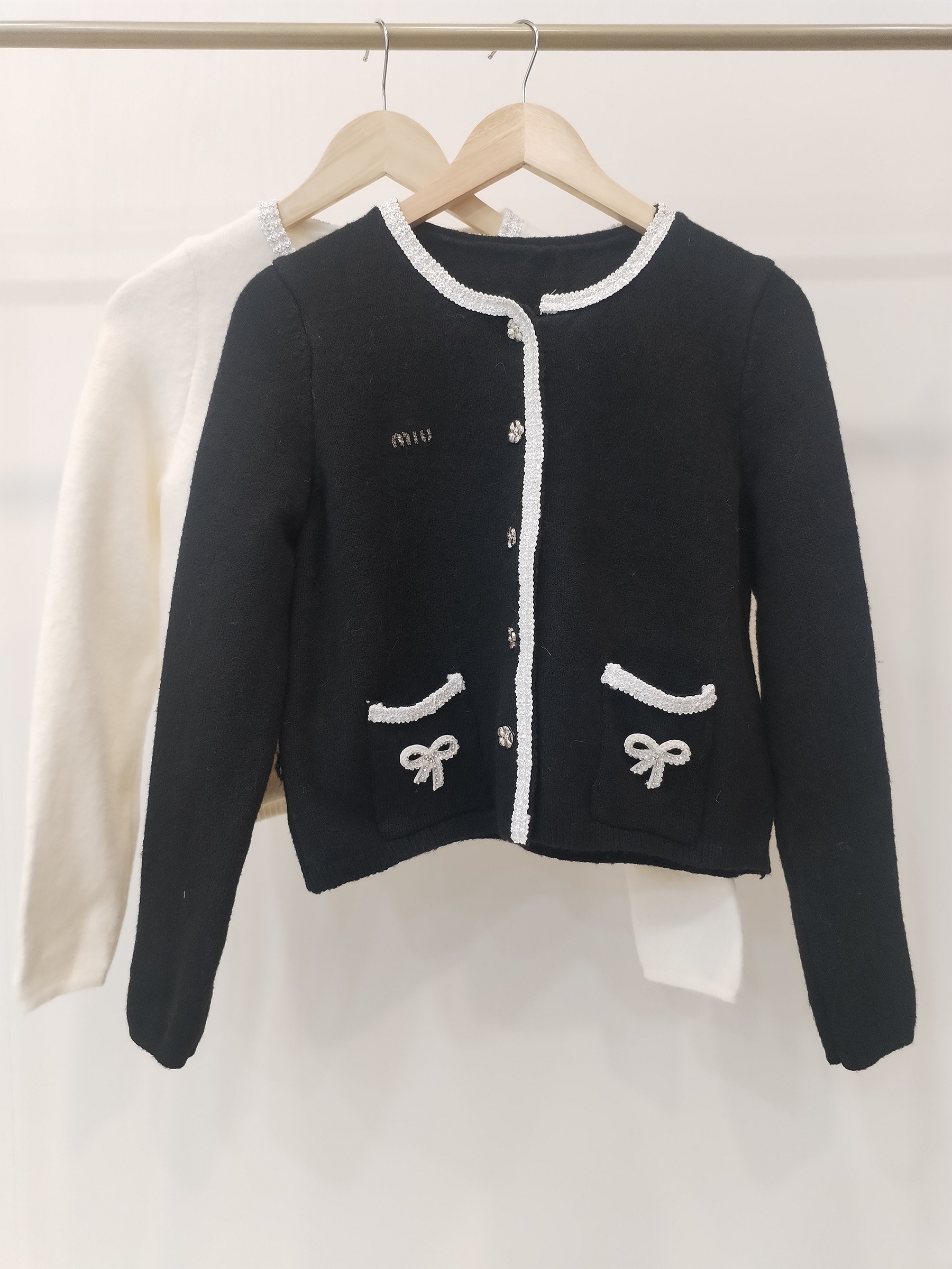 2958 Miu Floral Button Knitted Cardigan (B 50-60cm; L 48cm)