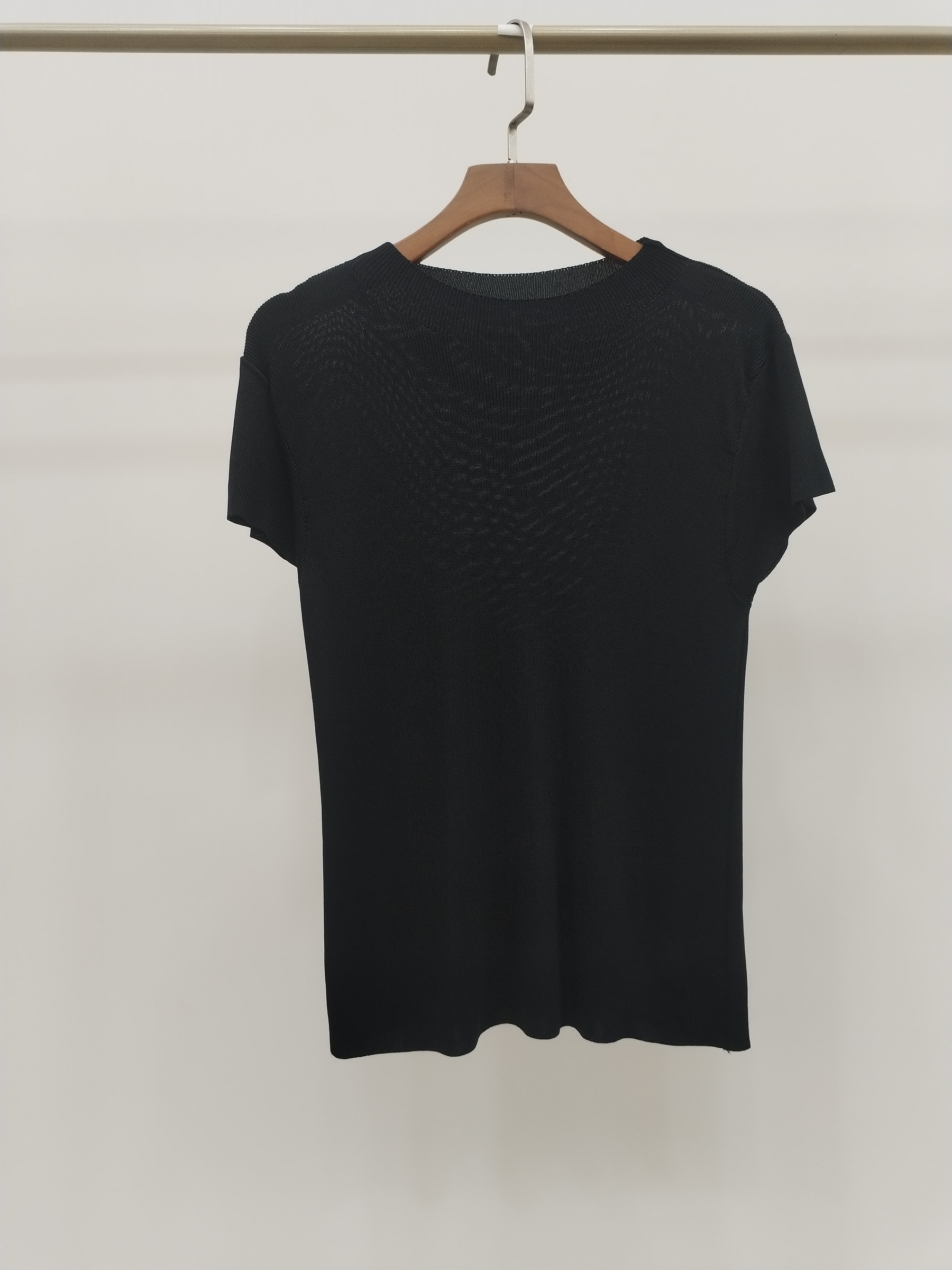 045 Harwella High Neck Cooling Knit Top (B 37-47cm; L 49cm)
