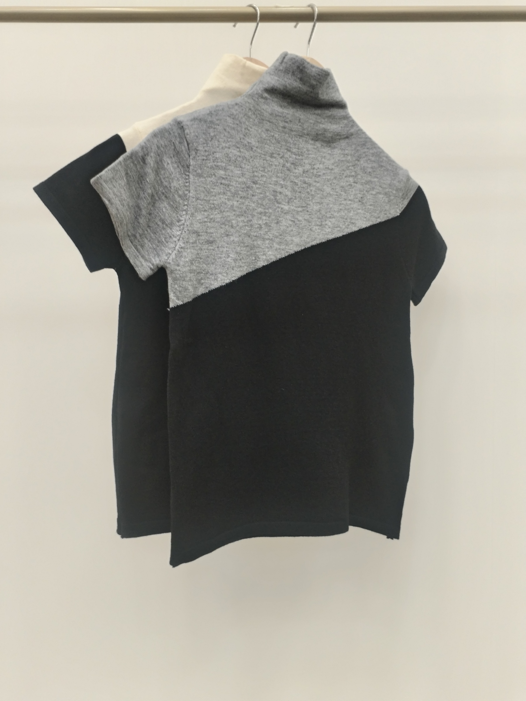 995 Naylan Turtleneck Knit Top (B 39-49cm; L 52cm)