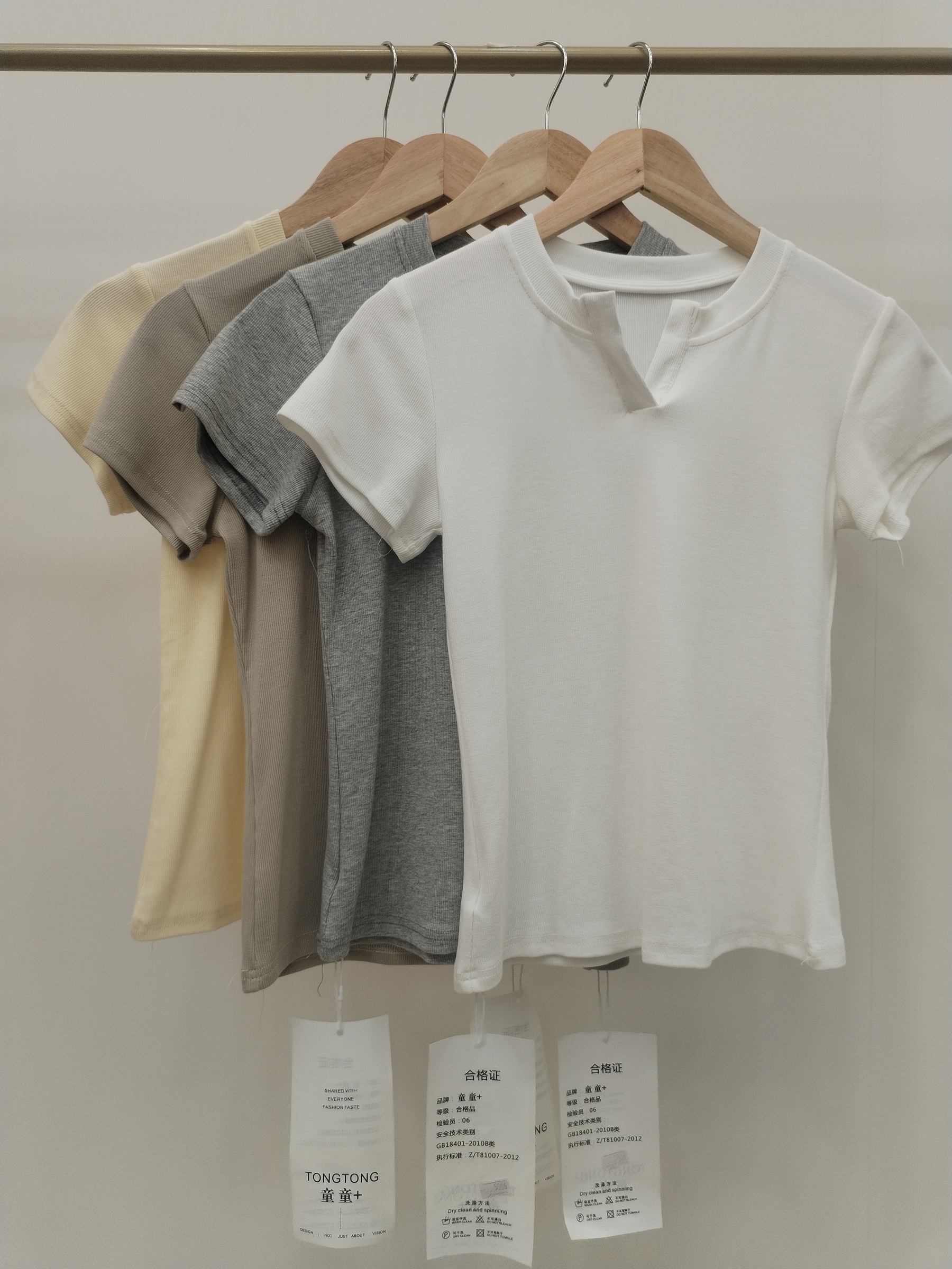 5506 Colvin Split Crew Neck Cotton Top (B 38-49cm; L 54cm)