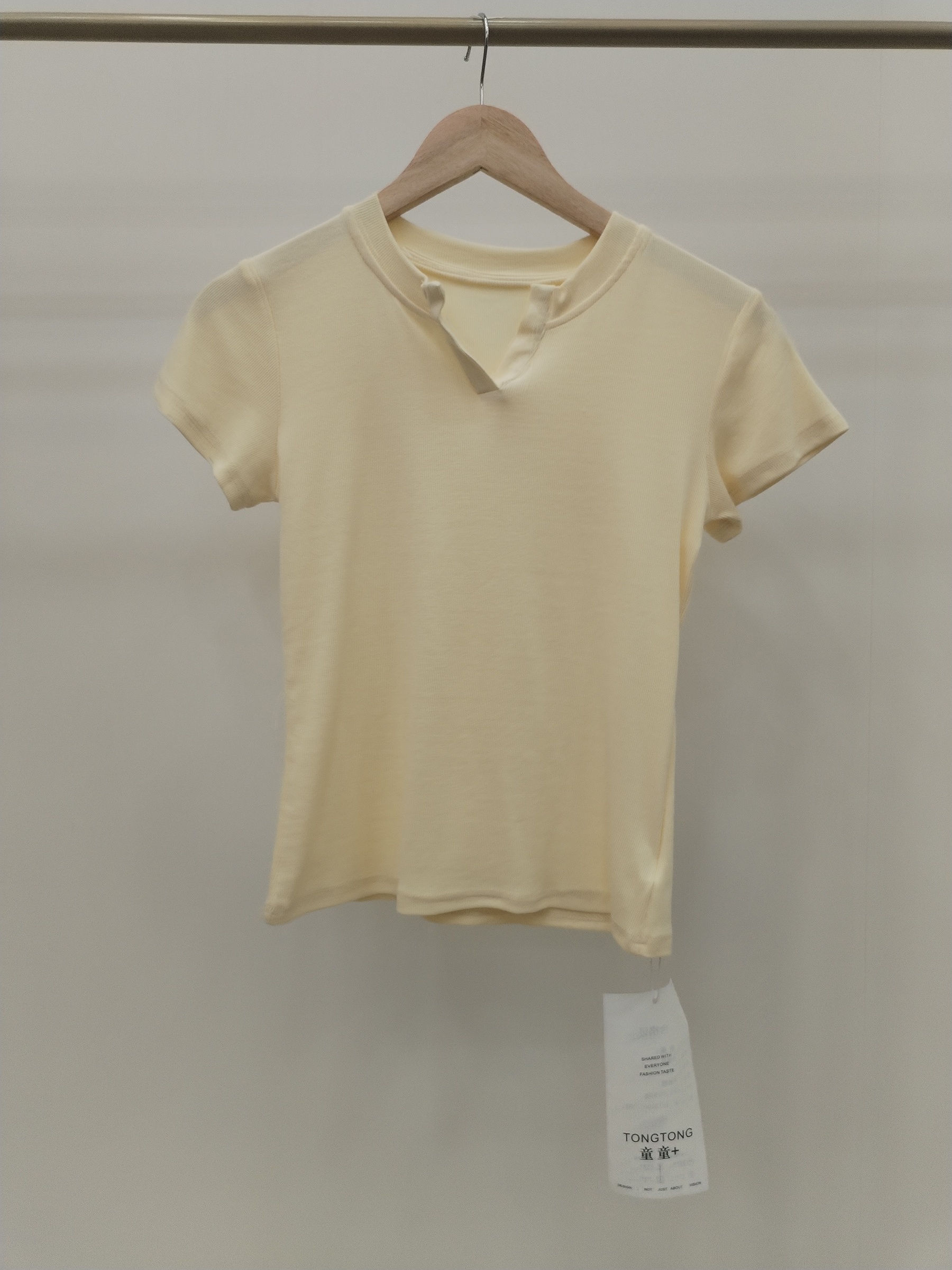 5506 Colvin Split Crew Neck Cotton Top (B 38-49cm; L 54cm)