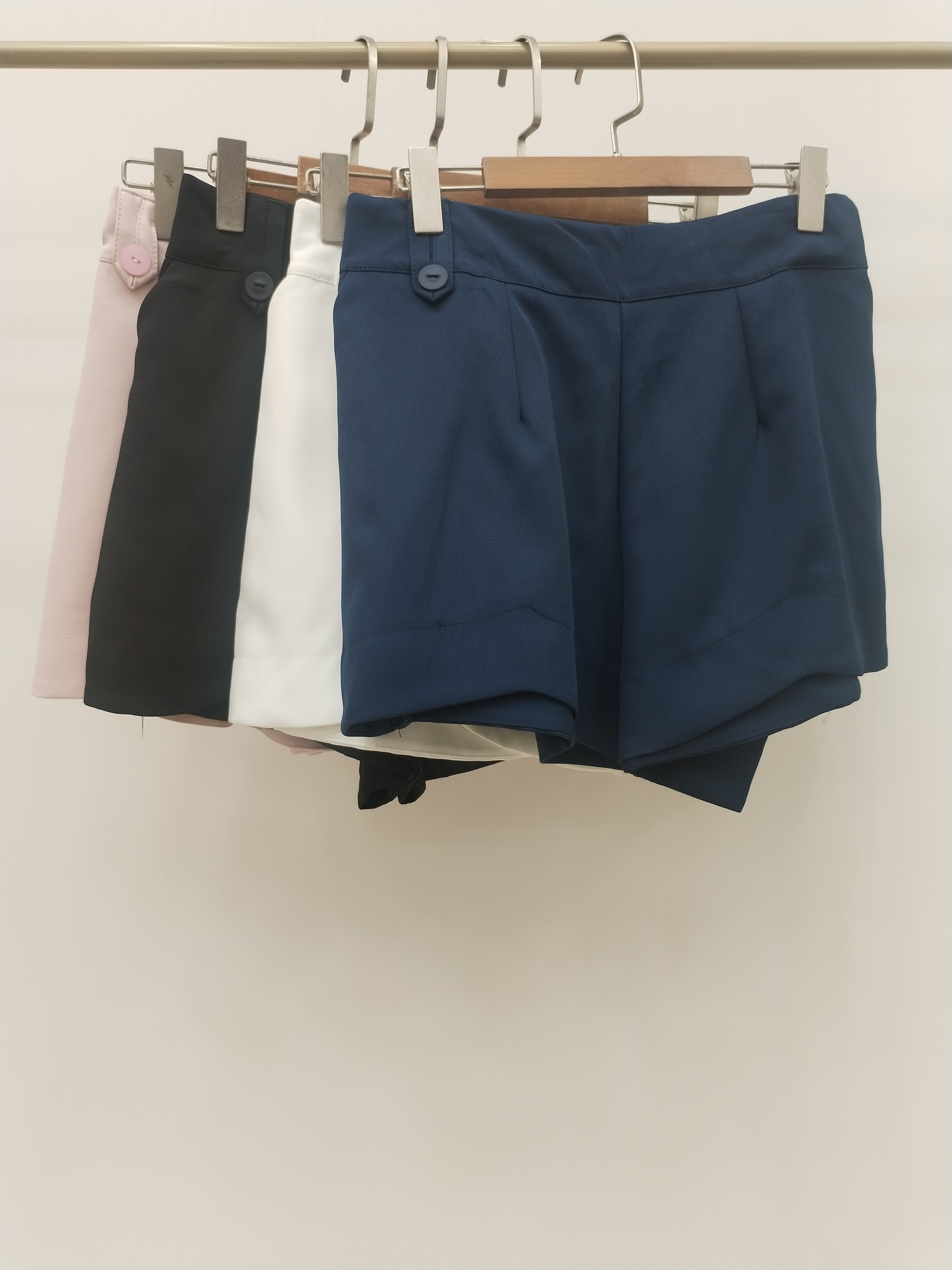 2978 Salza Side Zipper Half Elastic Waist Shorts (L) (UW 39-52cm; H 51-61cm; L 34/37cm)