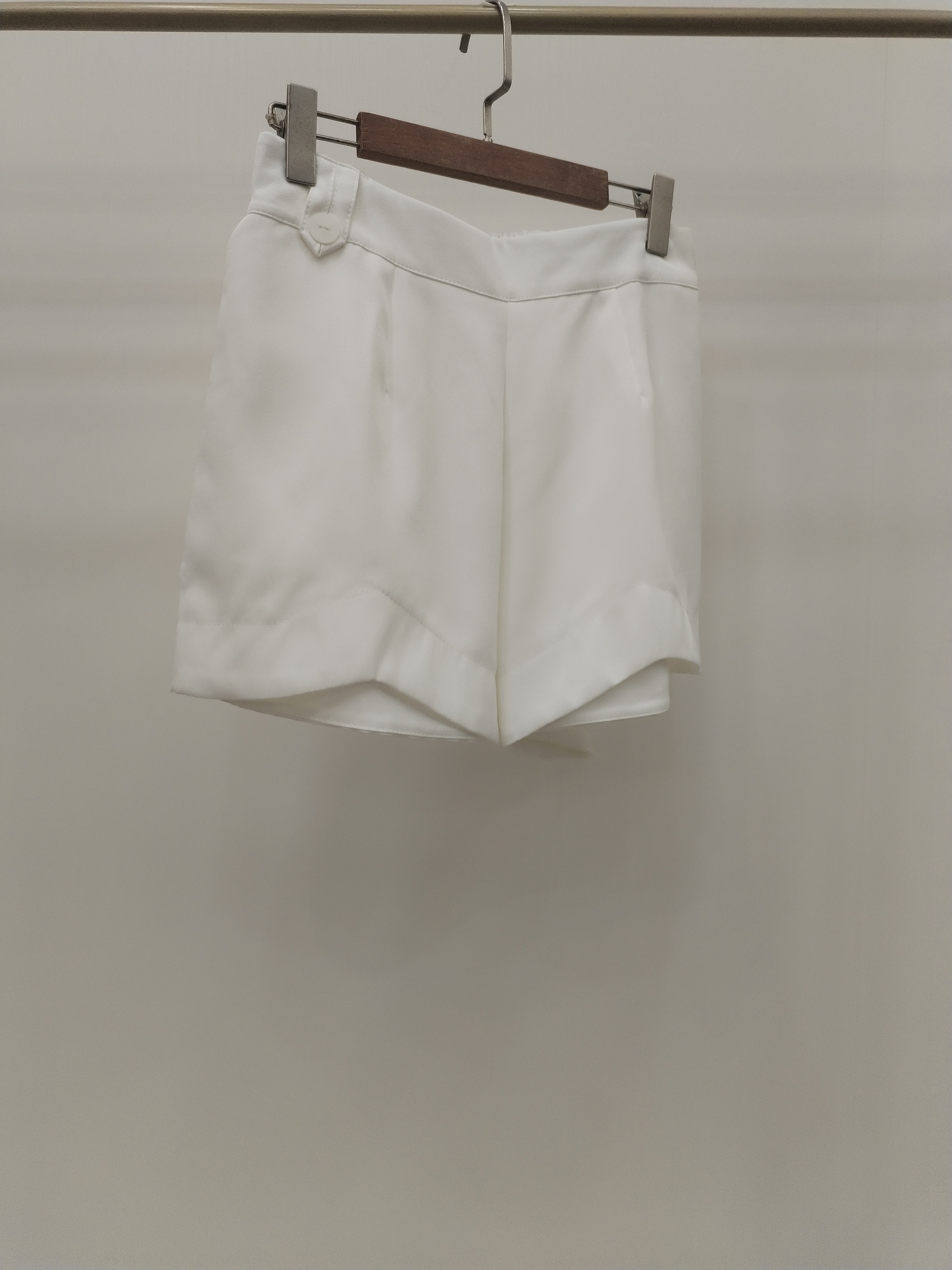 2978 Salza Side Zipper Half Elastic Waist Shorts (L) (UW 39-52cm; H 51-61cm; L 34/37cm)