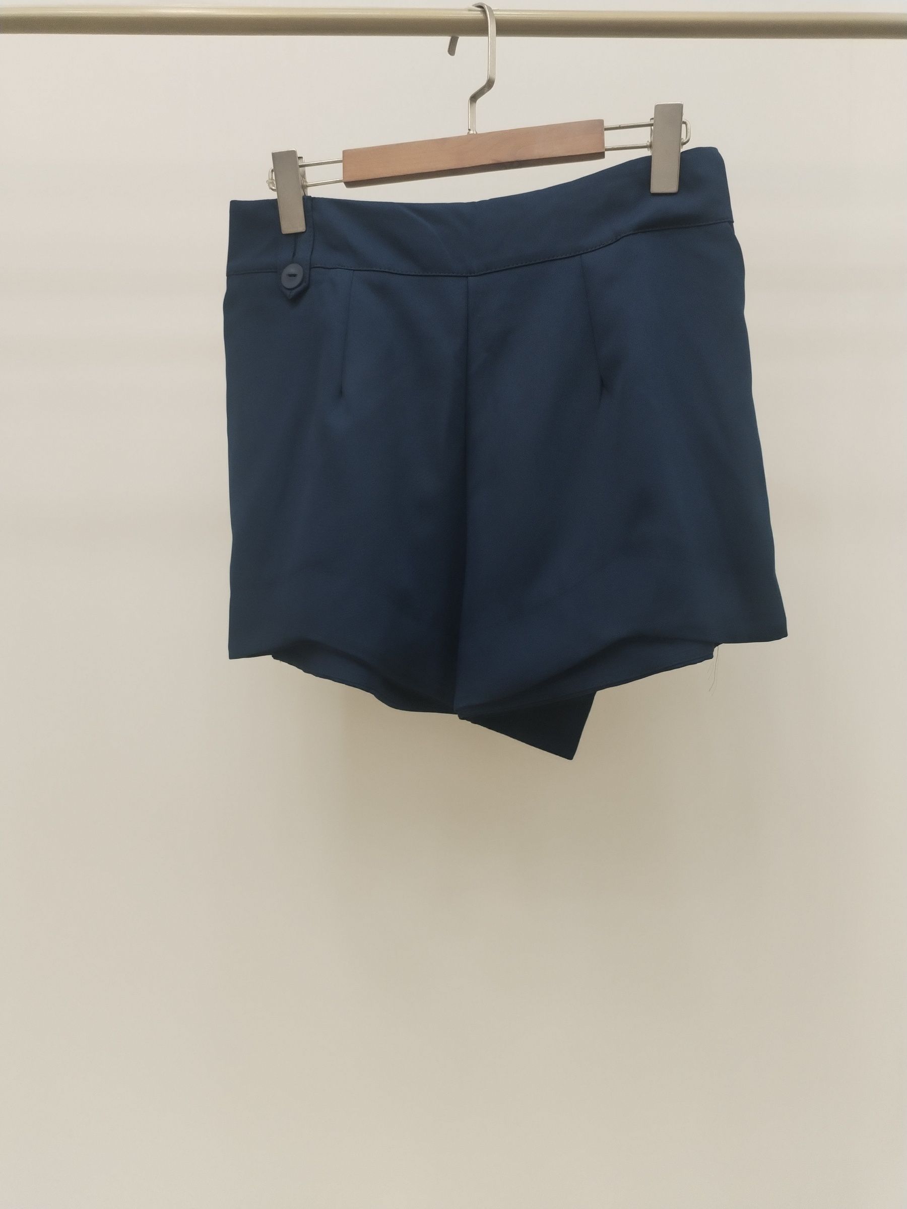 2978 Salza Side Zipper Half Elastic Waist Shorts (L) (UW 39-52cm; H 51-61cm; L 34/37cm)