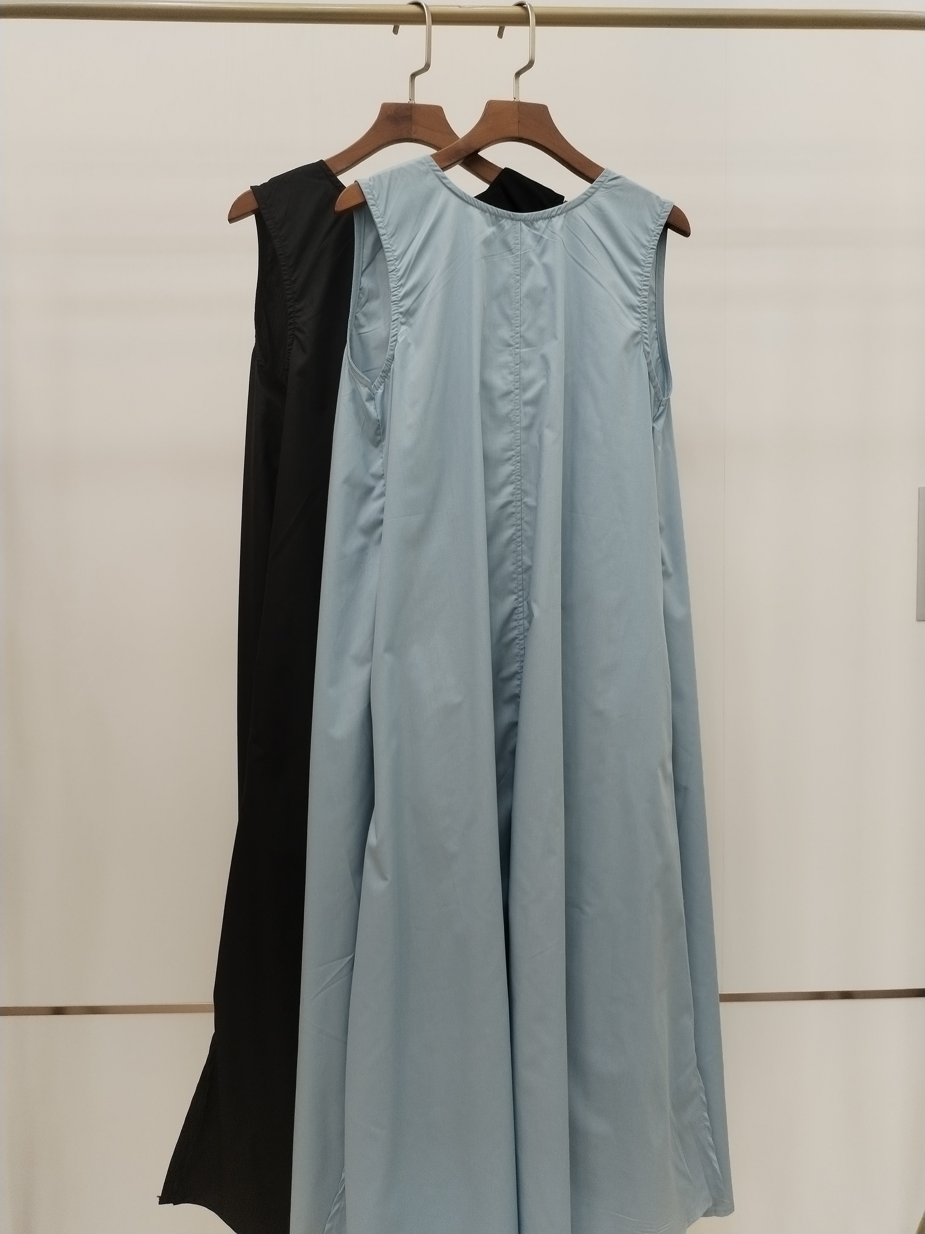 4805 Ferelith Sleeveless Flared Dress w Pockets (B 52cm; H 72cm; L 116cm)