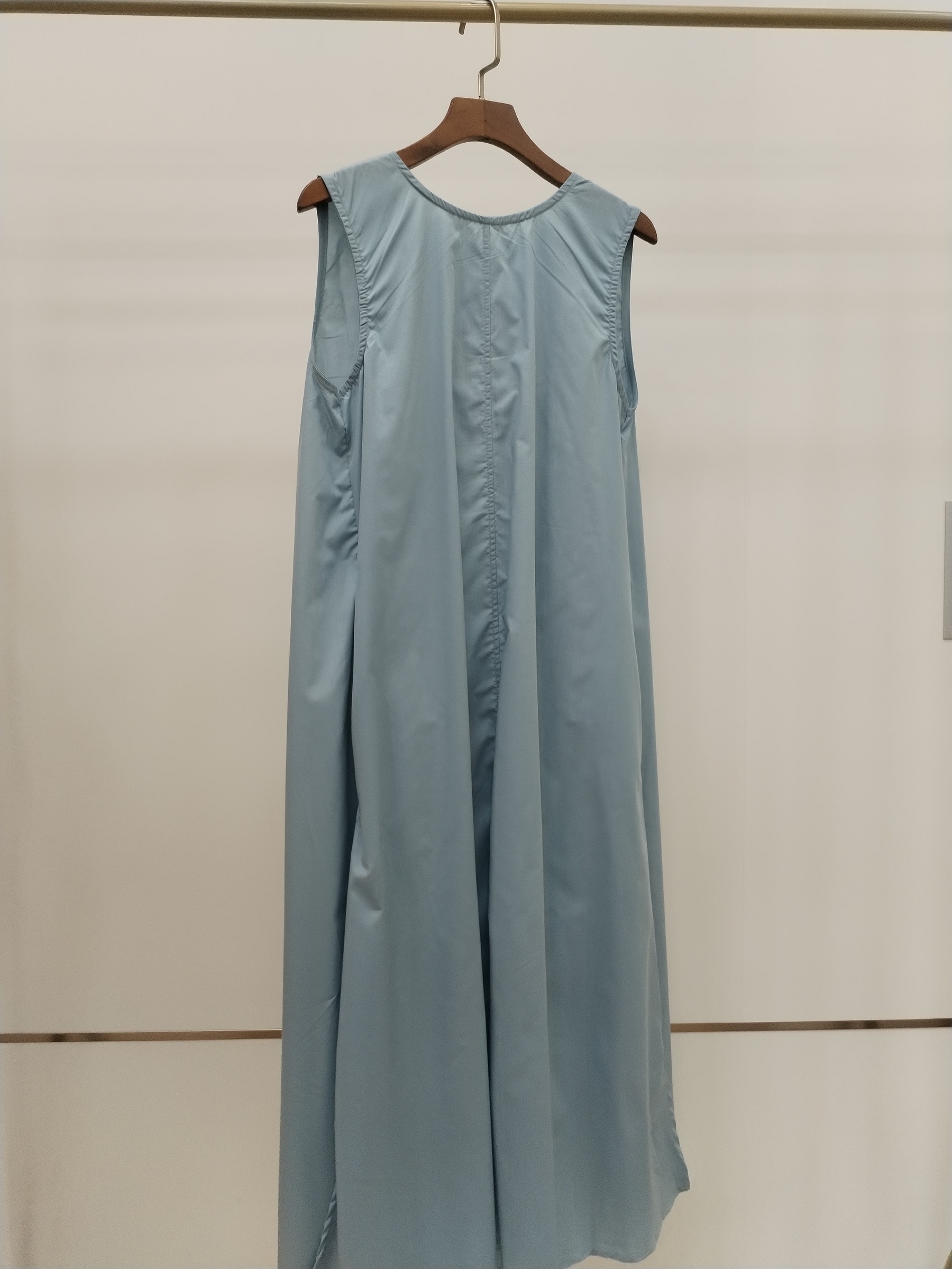 4805 Ferelith Sleeveless Flared Dress w Pockets (B 52cm; H 72cm; L 116cm)