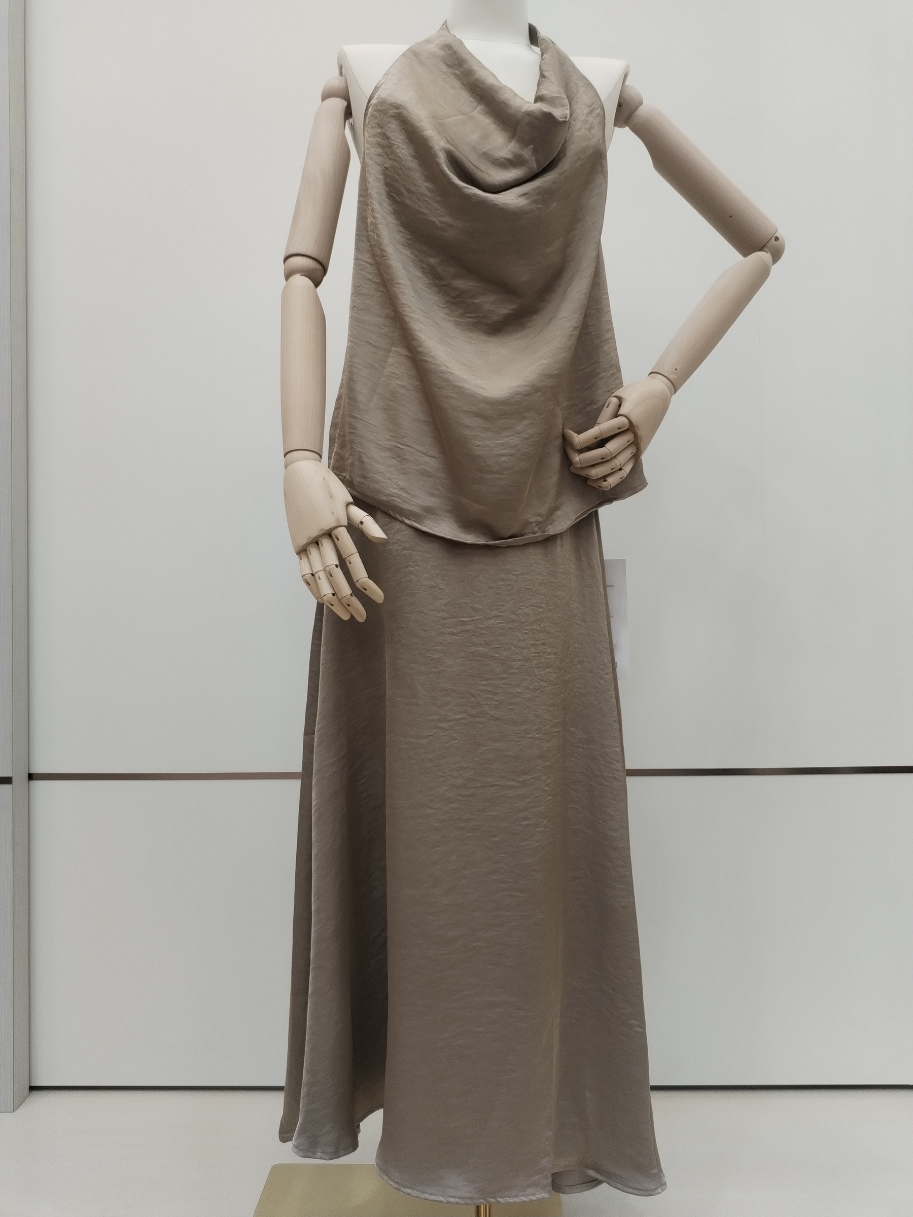 8722 Helina Satin Halter Neck Top & Flared Skirt Set (Top: B 41-50cm; L 56cm, Bottom: UW 32-41cm; H 55-57cm; L 94cm)