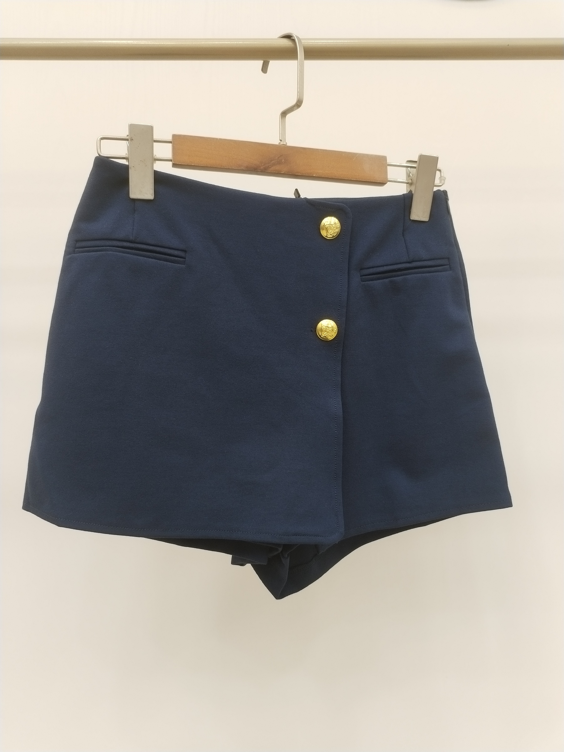 5986 Gianelle Gold Crest Button Side Zipper Skorts (M Size: UW 38-41cm; H 45-55cm; L 34cm, L Size: UW 40-43cm; H 48-58cm; L 34cm, XL Size: UW 44-47cm; H 51-61cm; L 34cm)
