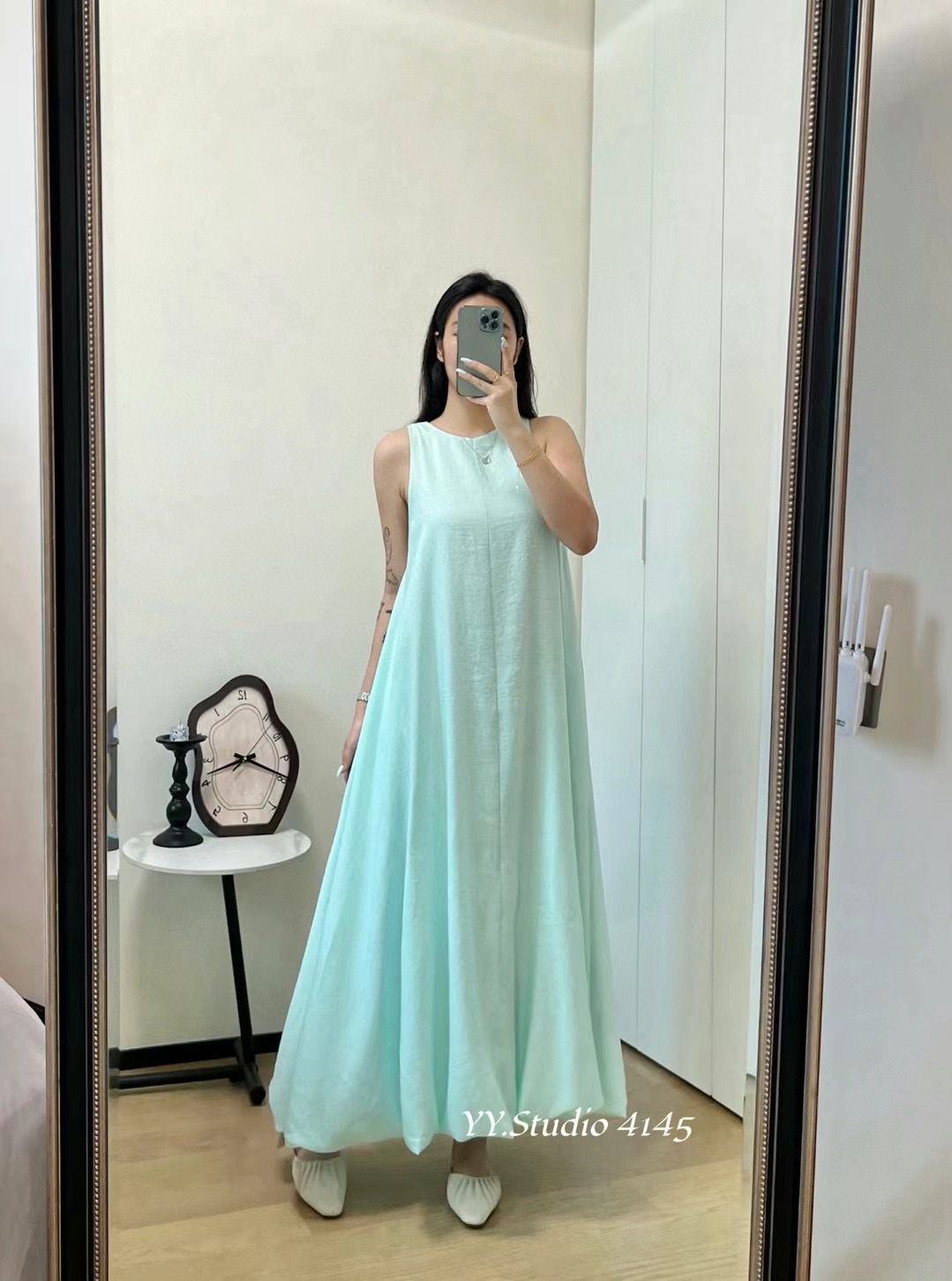 4145 Harvinna Halter Neck Maxi Dress (B 51cm; H FS; L 127cm)