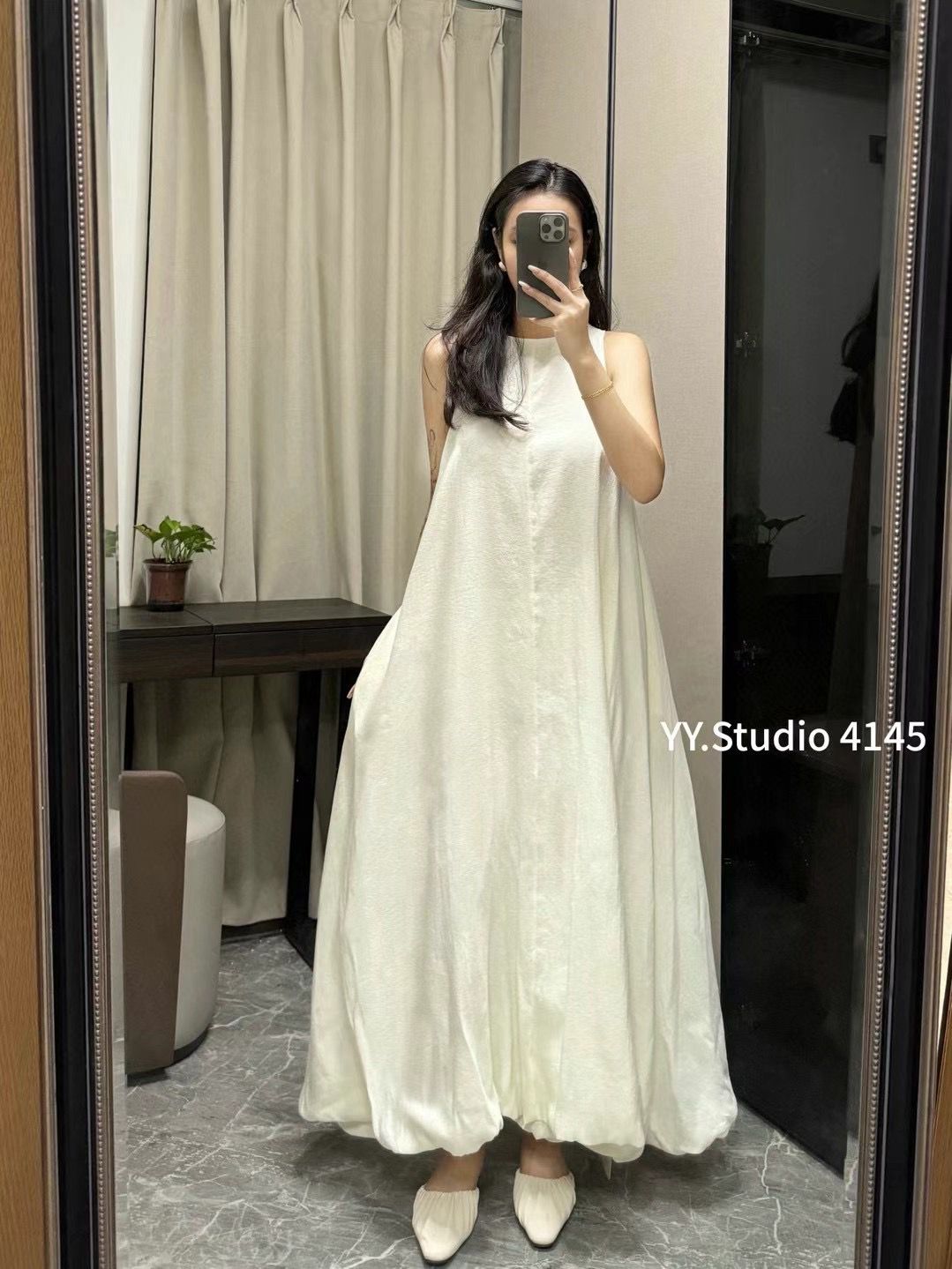 4145 Harvinna Halter Neck Maxi Dress (B 51cm; H FS; L 127cm)