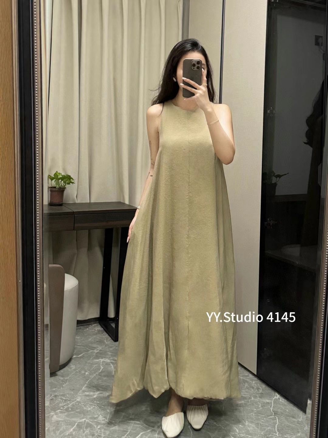 4145 Harvinna Halter Neck Maxi Dress (B 51cm; H FS; L 127cm)