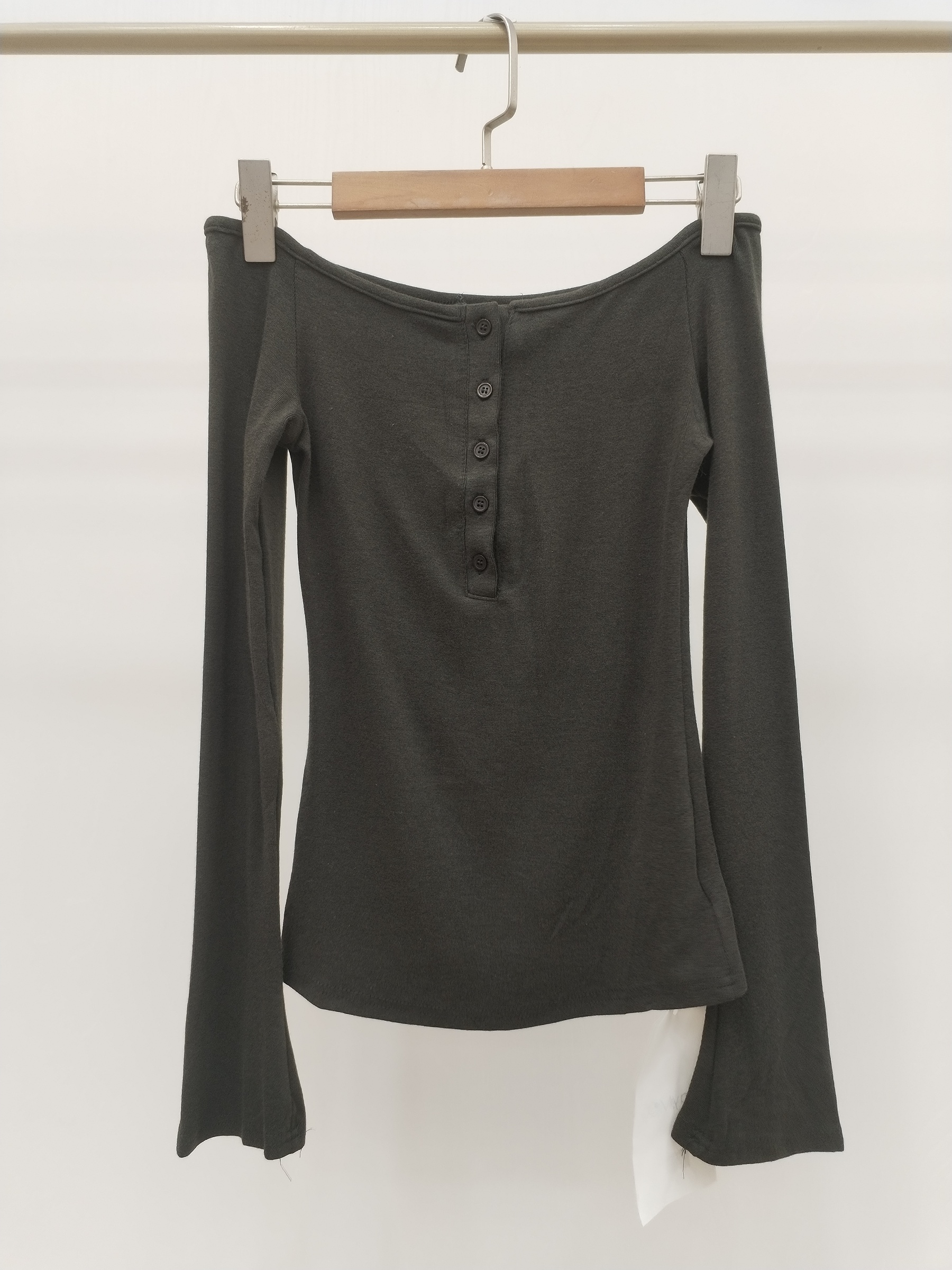 2536 Ovalda Off Shoulder Long Sleeve Cotton Top w Button Placket (B 32-52cm; L 48cm)