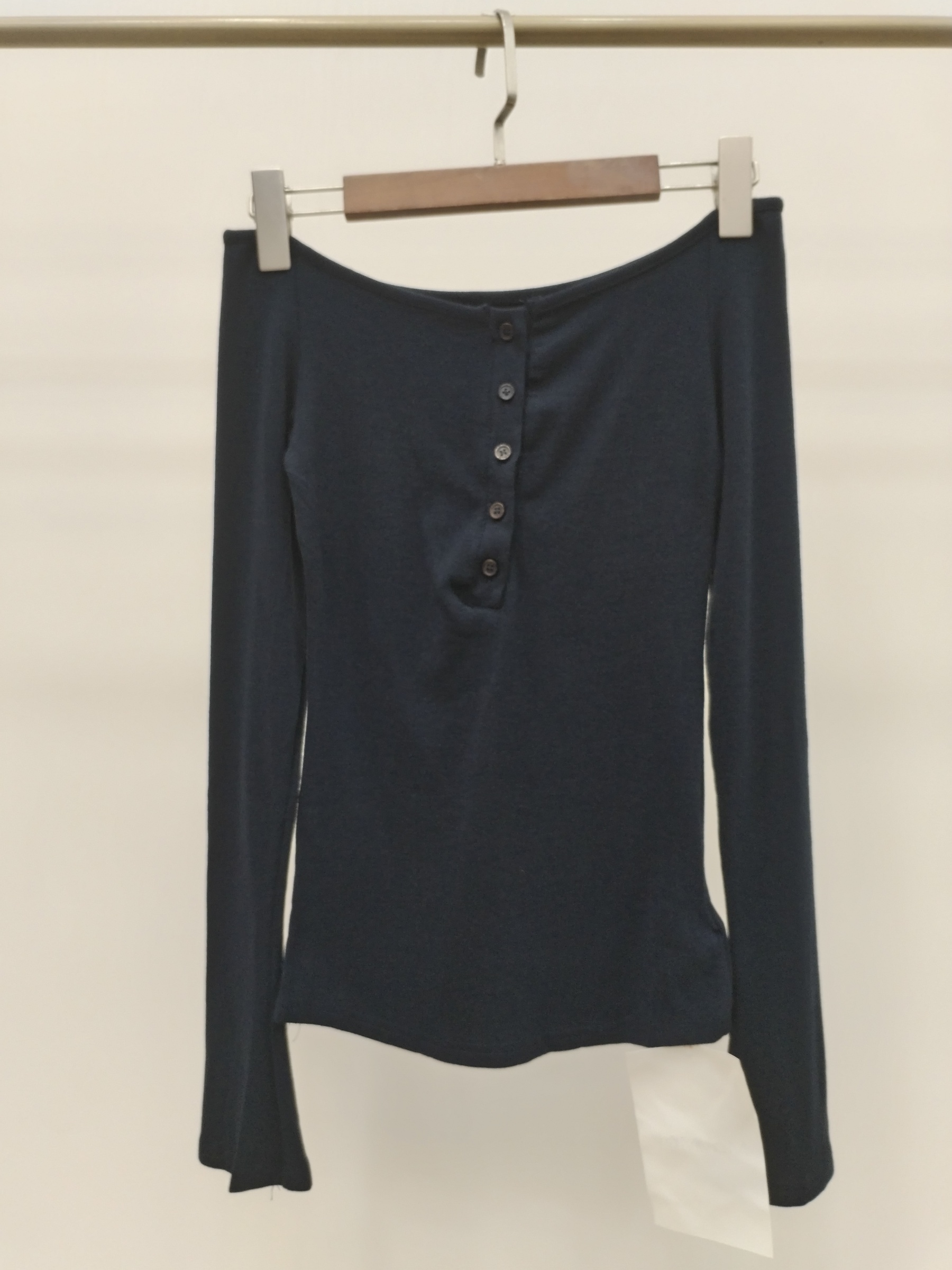 2536 Ovalda Off Shoulder Long Sleeve Cotton Top w Button Placket (B 32-52cm; L 48cm)