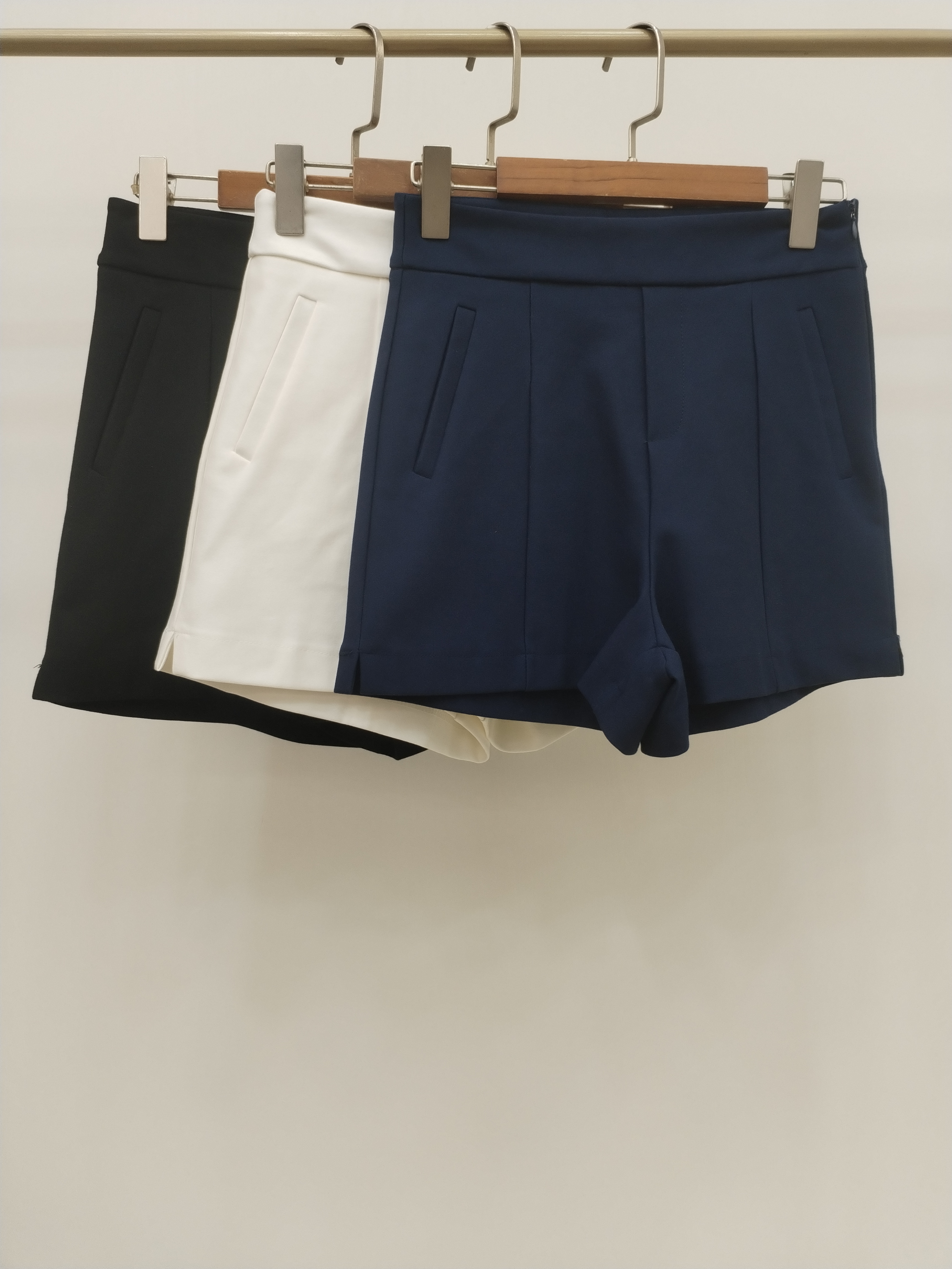 5981 Zaddie Shorts w Pockets & Side Zipper (XL: UW 35-36cm; H 40-47cm; L 35cm, 2XL: UW 36-38cm; H 41-49cm; L 36cm, 4XL: UW 41-42cm; H 46-56cm; L 39cm)