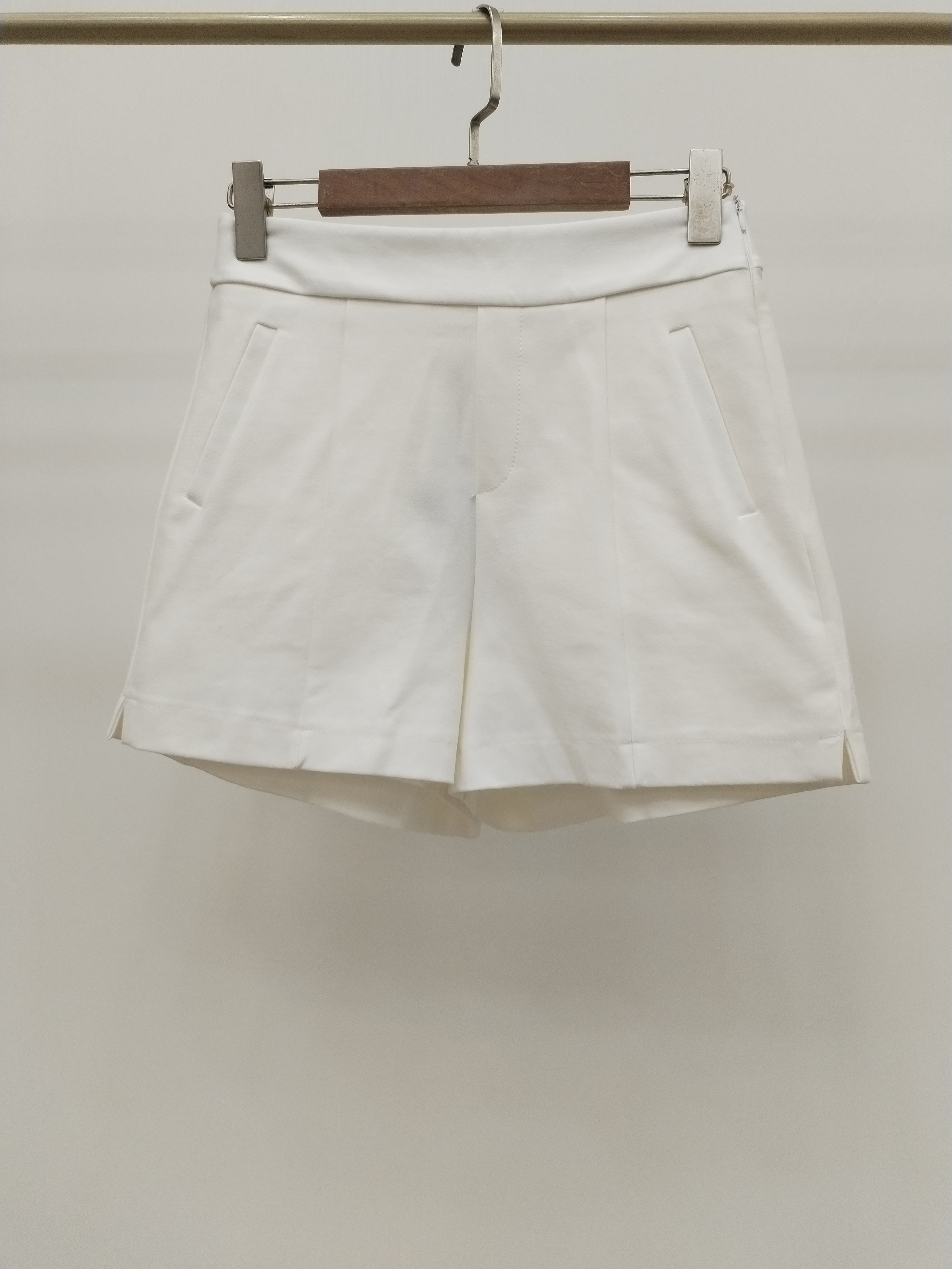 5981 Zaddie Shorts w Pockets & Side Zipper (XL: UW 35-36cm; H 40-47cm; L 35cm, 2XL: UW 36-38cm; H 41-49cm; L 36cm, 4XL: UW 41-42cm; H 46-56cm; L 39cm)