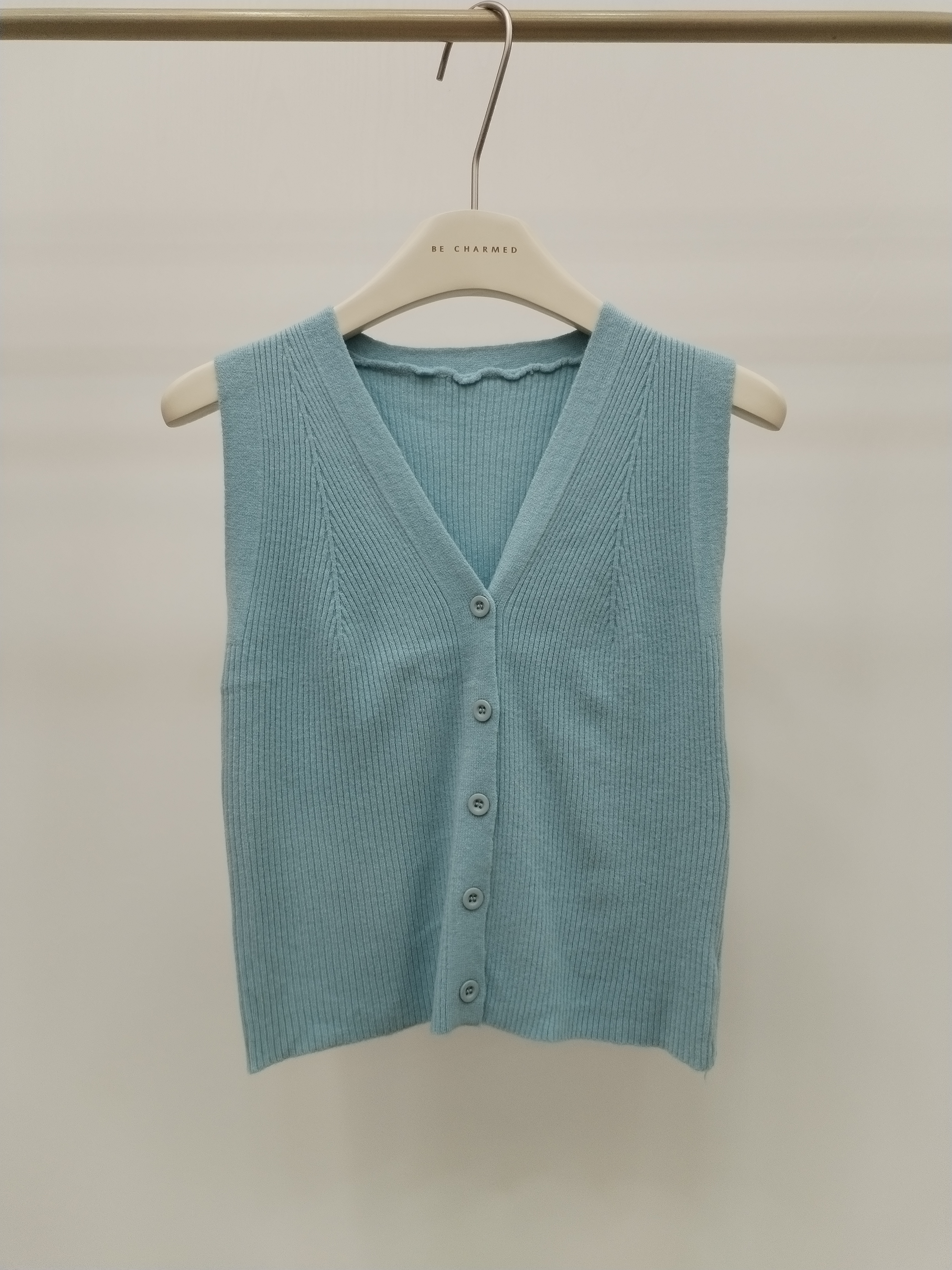 8366 Ralena Ribbed Button Down Sleeveless Knit Top (B 36-49cm; L 46cm)