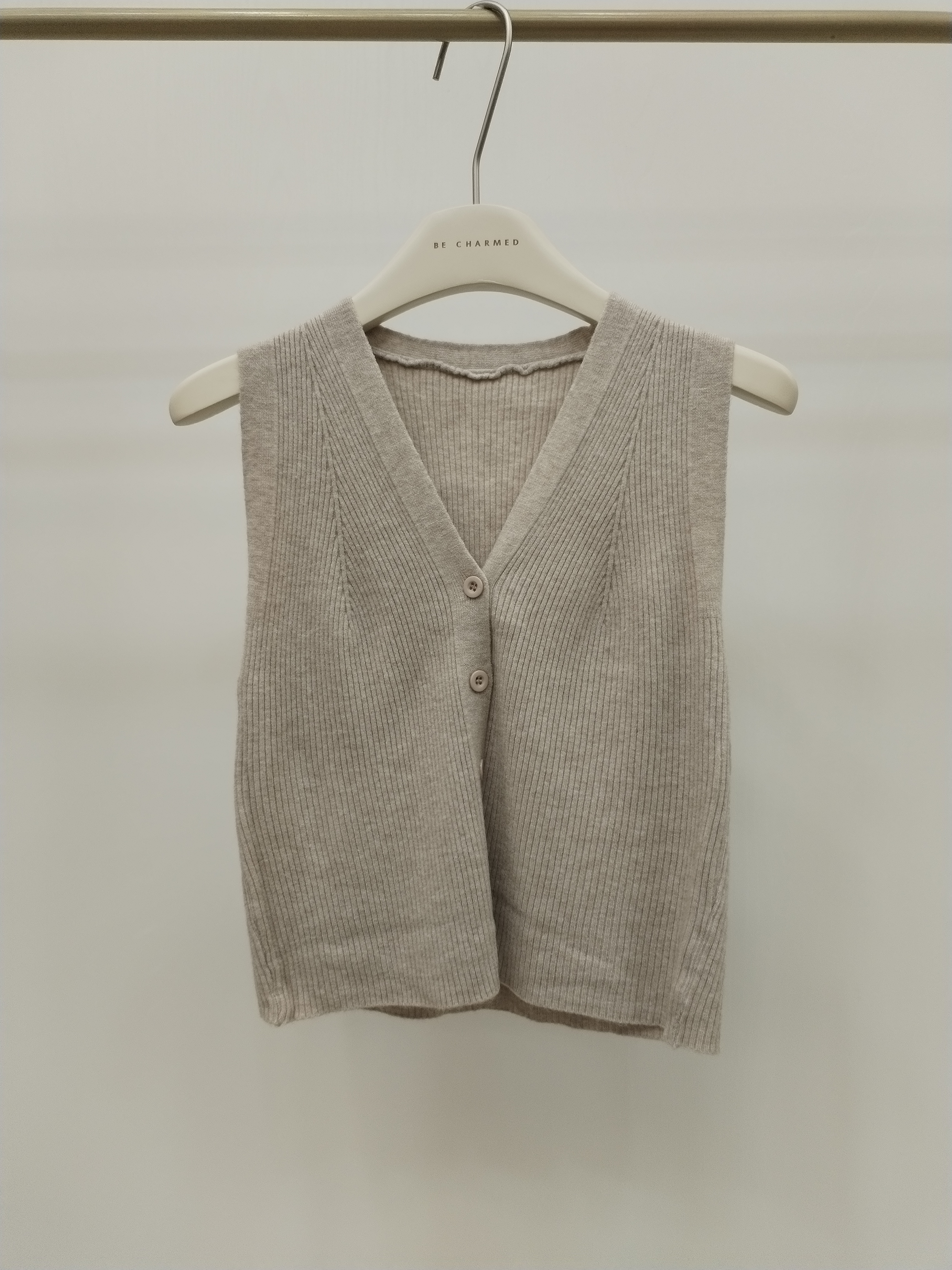 8366 Ralena Ribbed Button Down Sleeveless Knit Top (B 36-49cm; L 46cm)