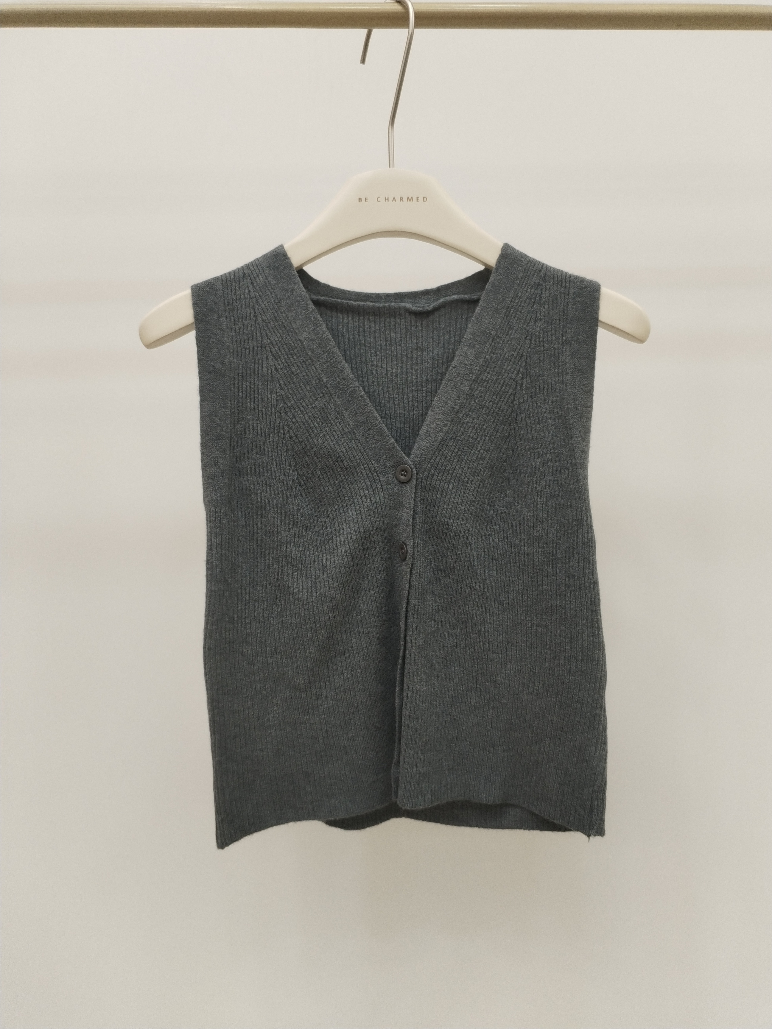 8366 Ralena Ribbed Button Down Sleeveless Knit Top (B 36-49cm; L 46cm)