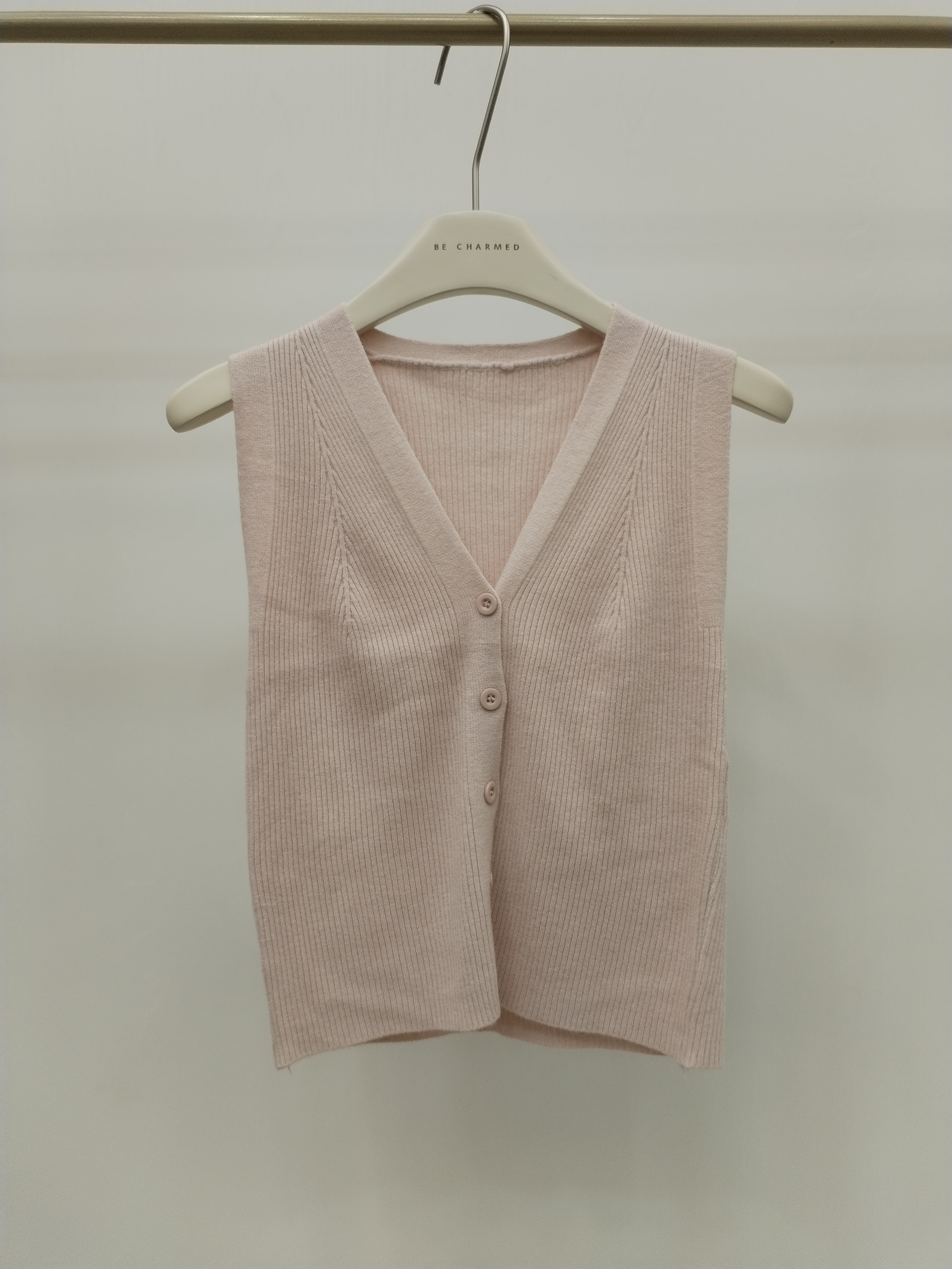 8366 Ralena Ribbed Button Down Sleeveless Knit Top (B 36-49cm; L 46cm)