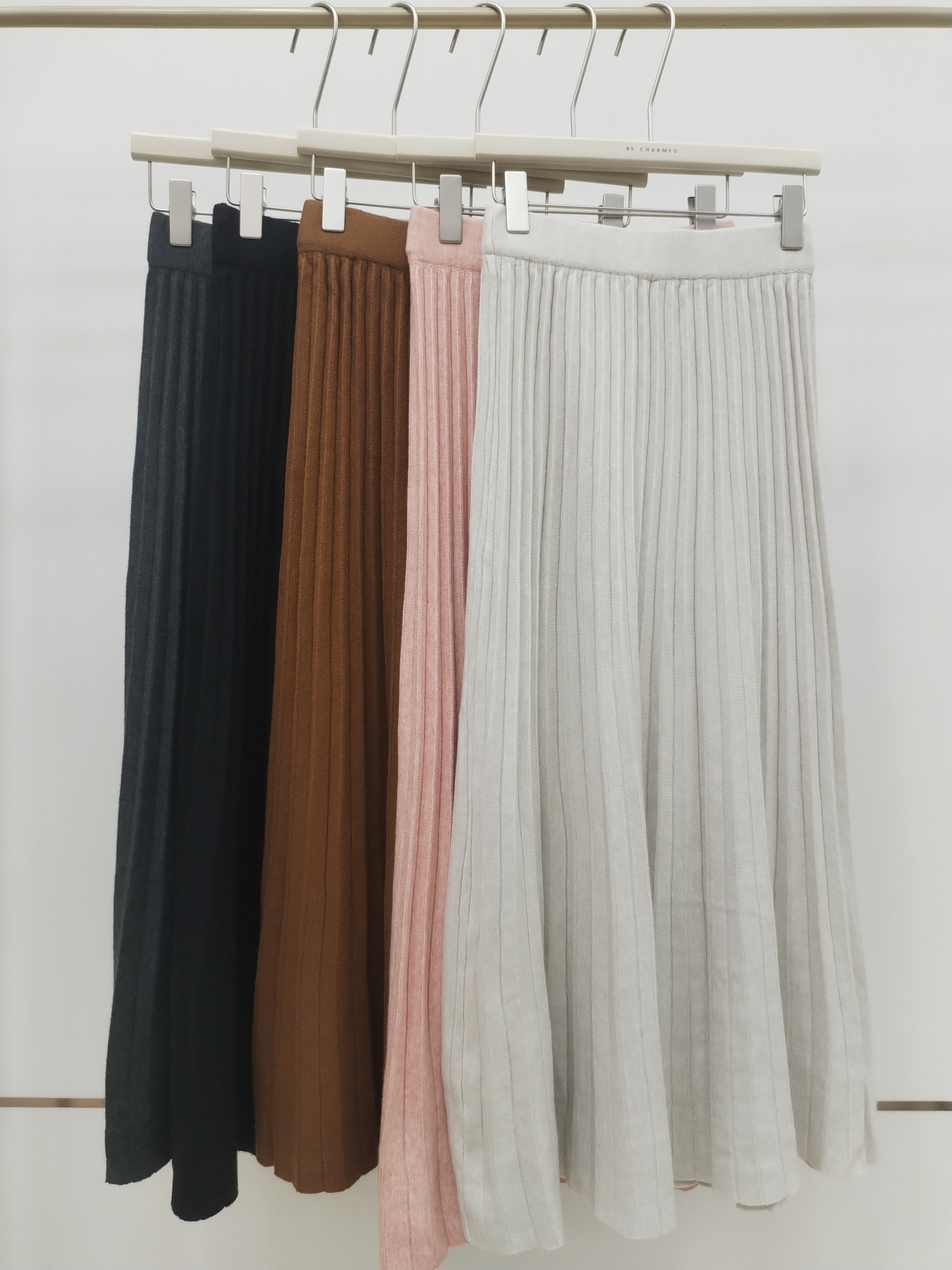 621 Fora Flare Midi Knitted Skirt (UW 32-52cm; H 46-69cm; L 82cm)