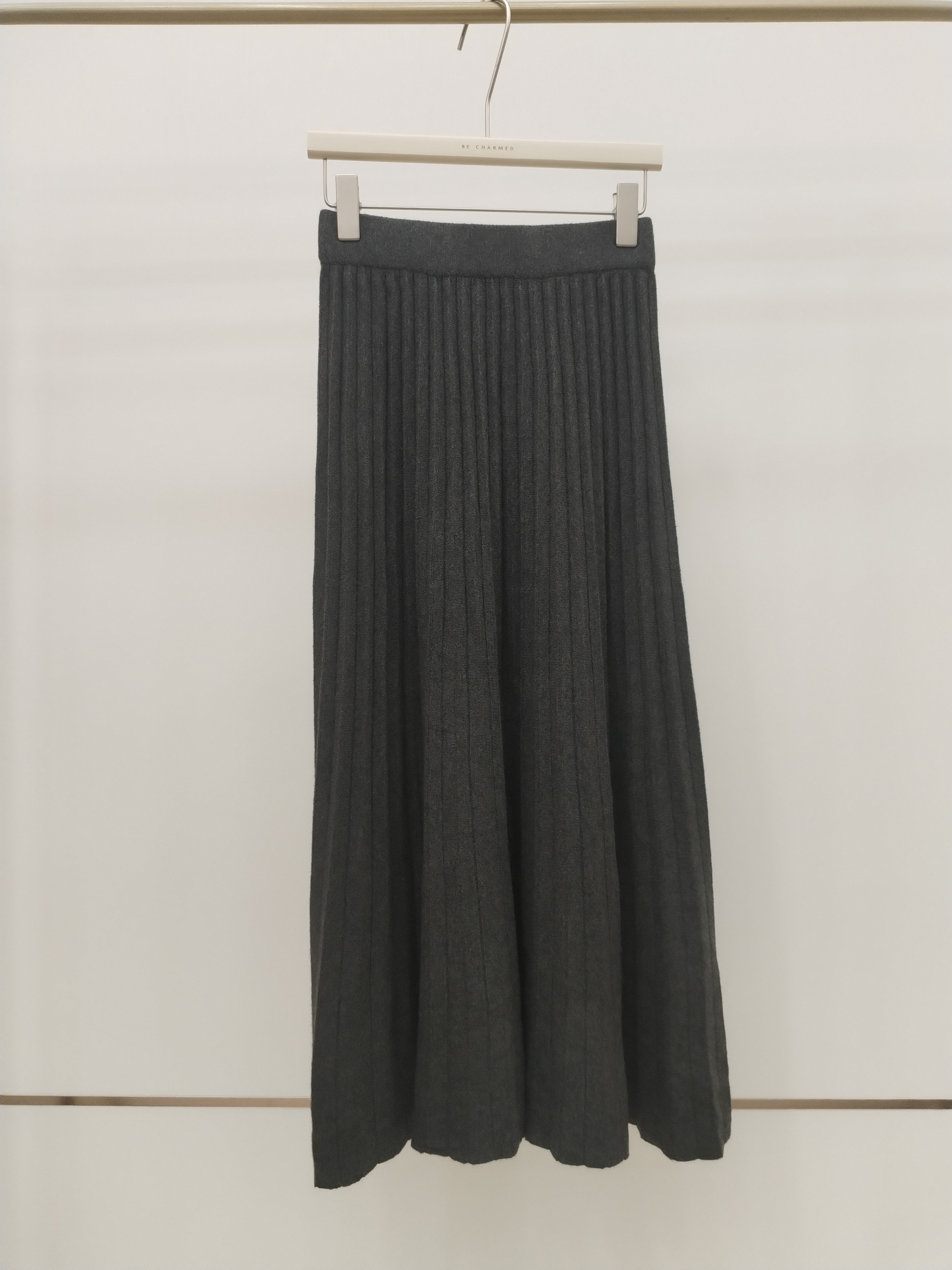 621 Fora Flare Midi Knitted Skirt (UW 32-52cm; H 46-69cm; L 82cm)