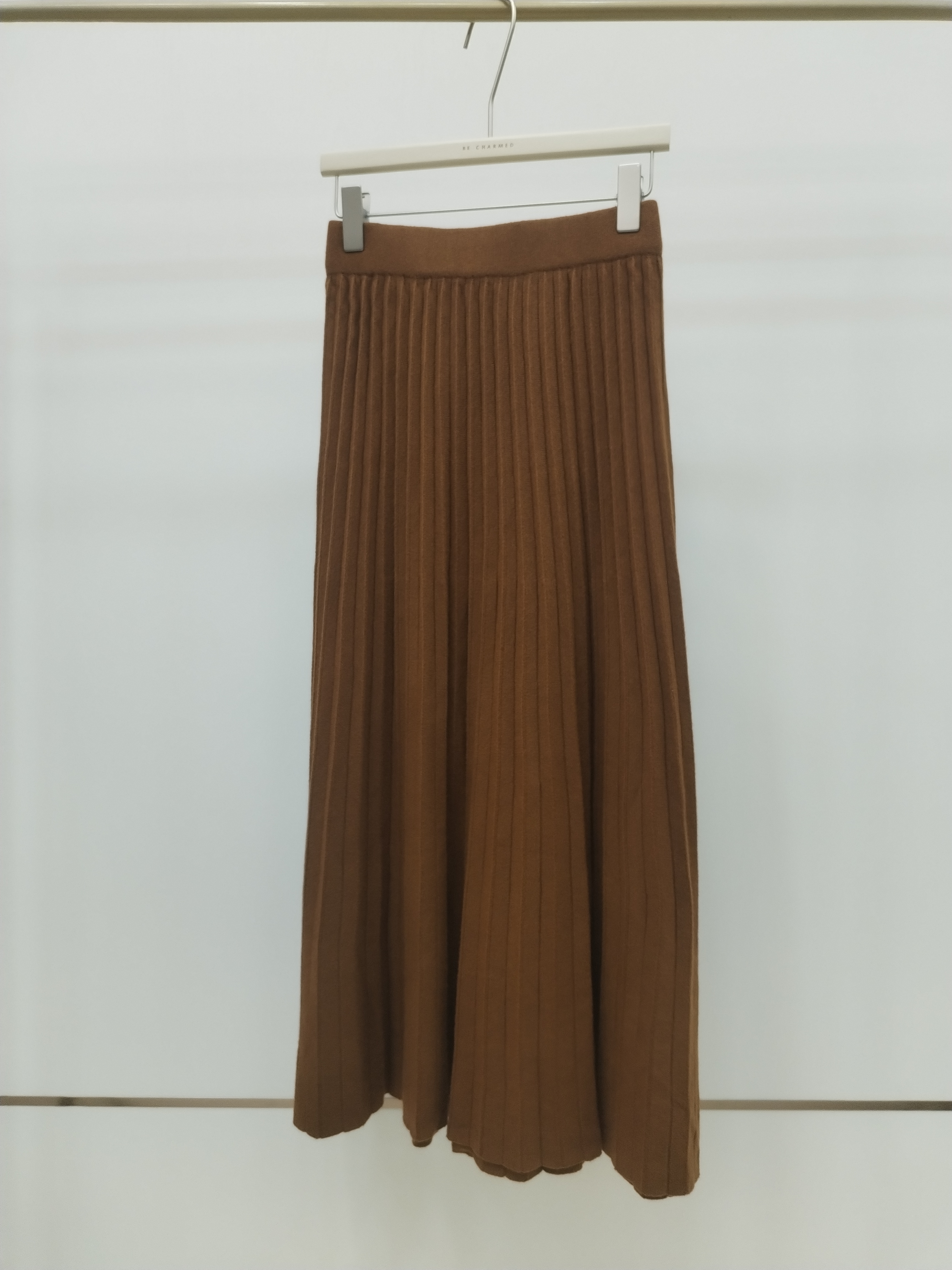 621 Fora Flare Midi Knitted Skirt (UW 32-52cm; H 46-69cm; L 82cm)