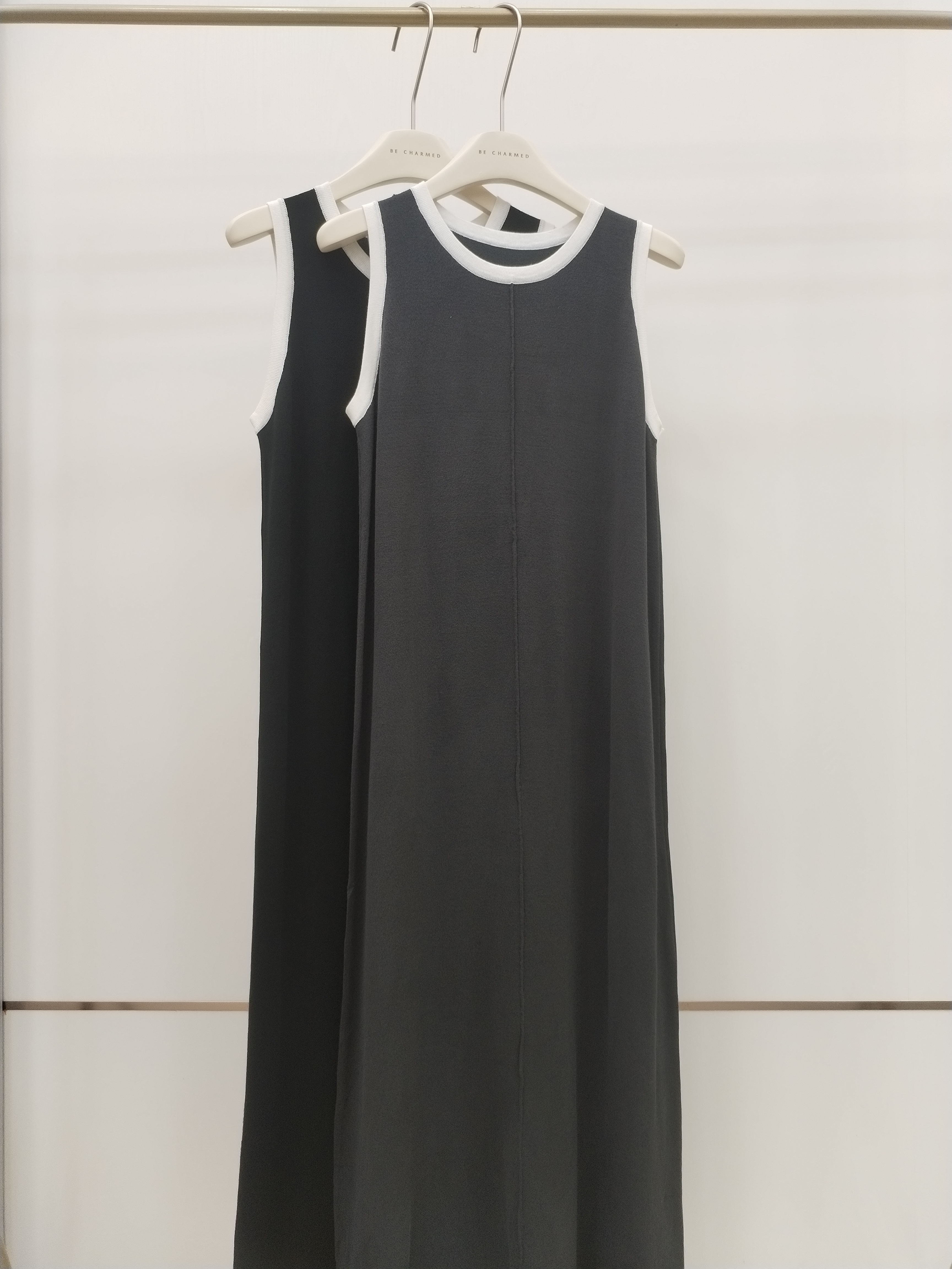 915 Milton Sleeveless Knit Dress (B 43-55cm; H 51-70cm; L 119cm)