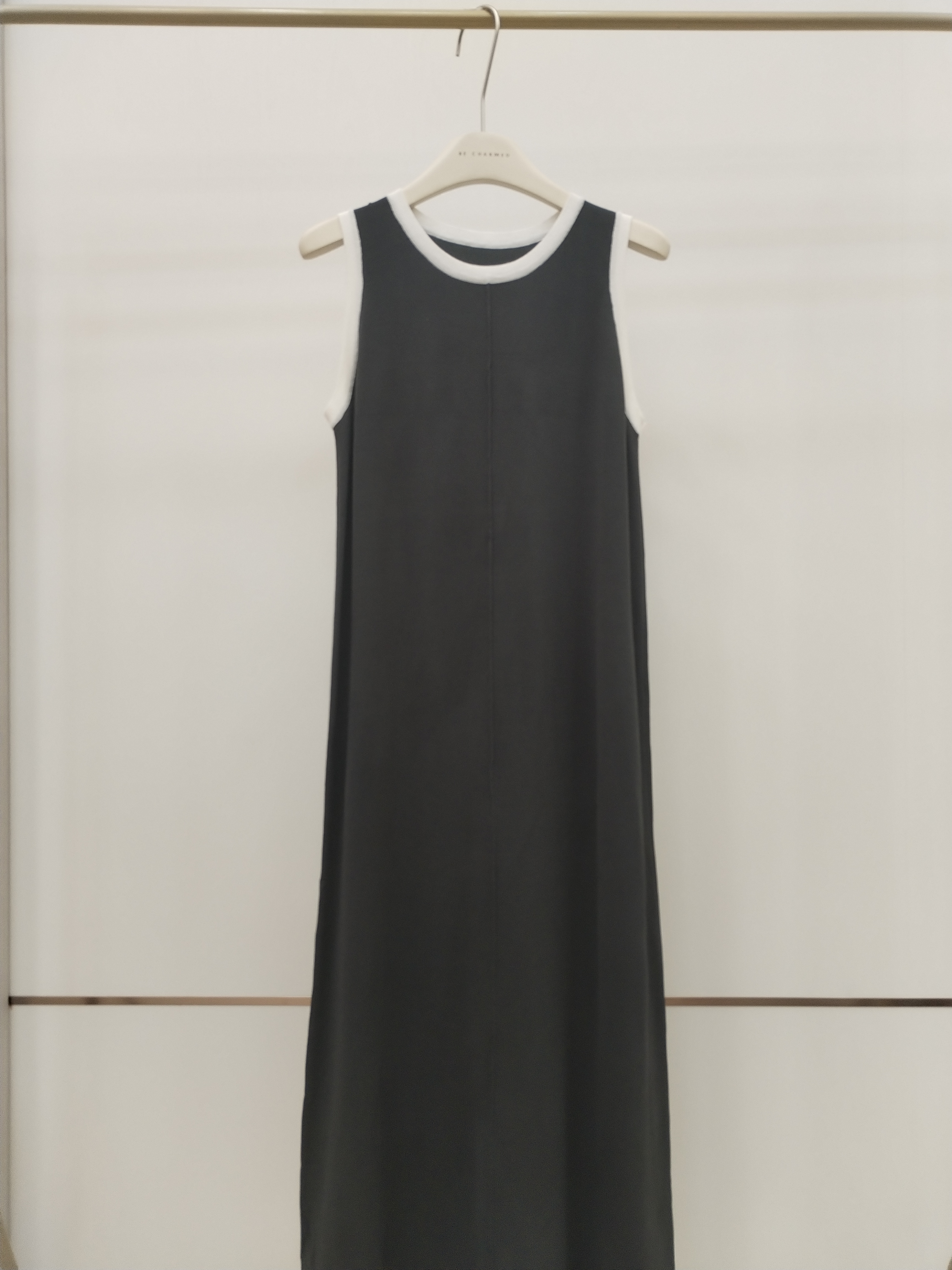 915 Milton Sleeveless Knit Dress (B 43-55cm; H 51-70cm; L 119cm)