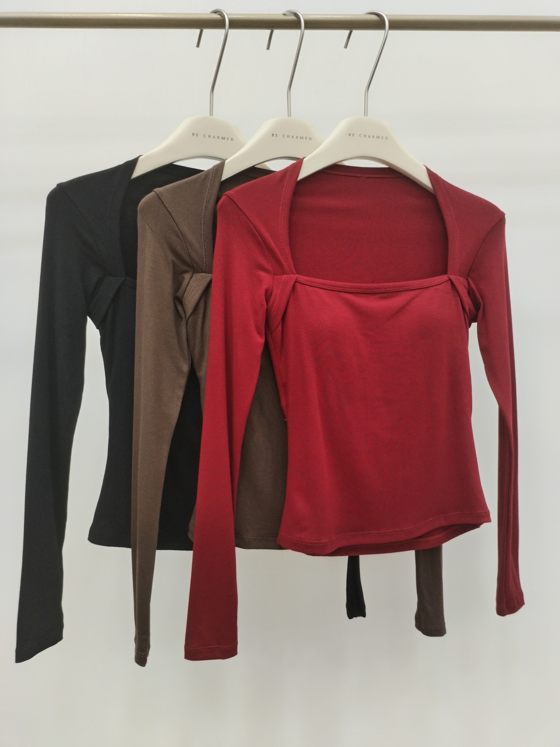 X2562 Qara Queen Anne Neck Long Sleeve Cotton Padded Top (B 34-49cm; L 49cm)