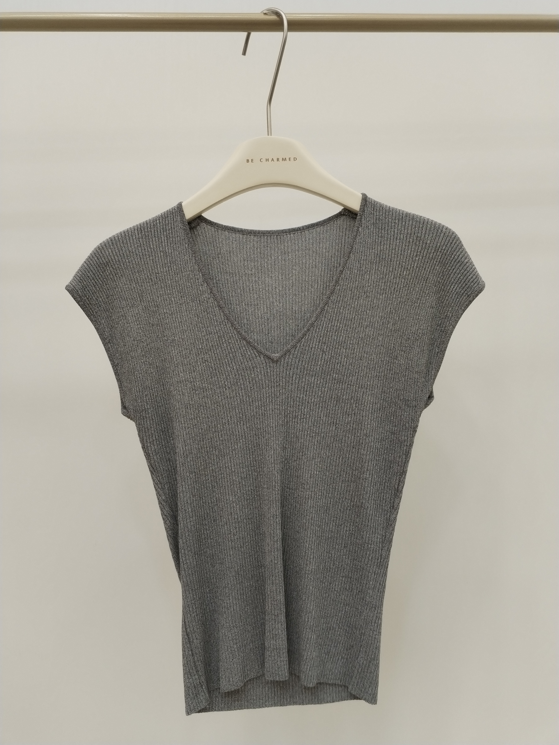 8861 Rylda Ribbed V-Neck Cooling Knit Top (B 38-52cm; L 52cm)