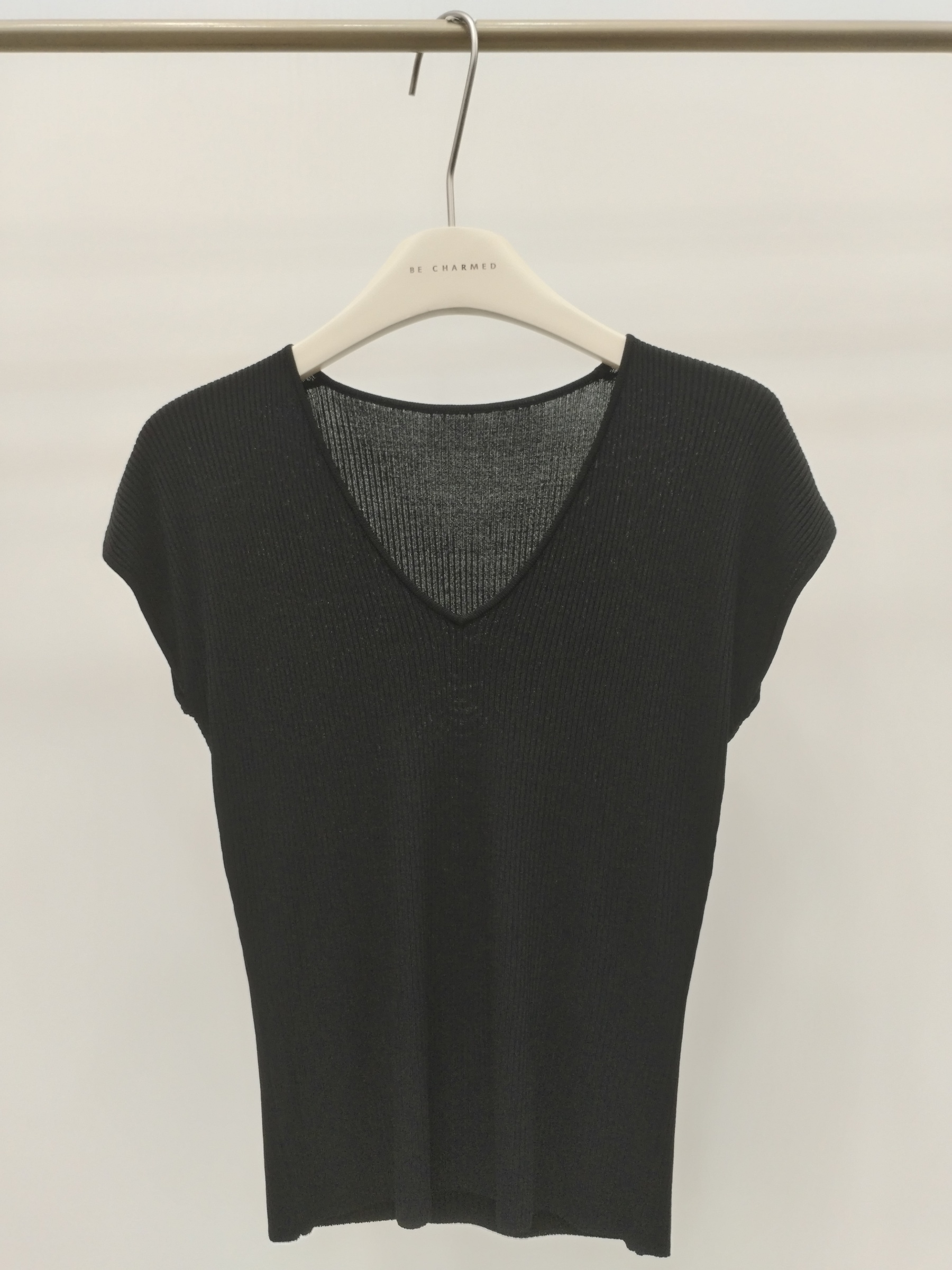 8861 Rylda Ribbed V-Neck Cooling Knit Top (B 38-52cm; L 52cm)