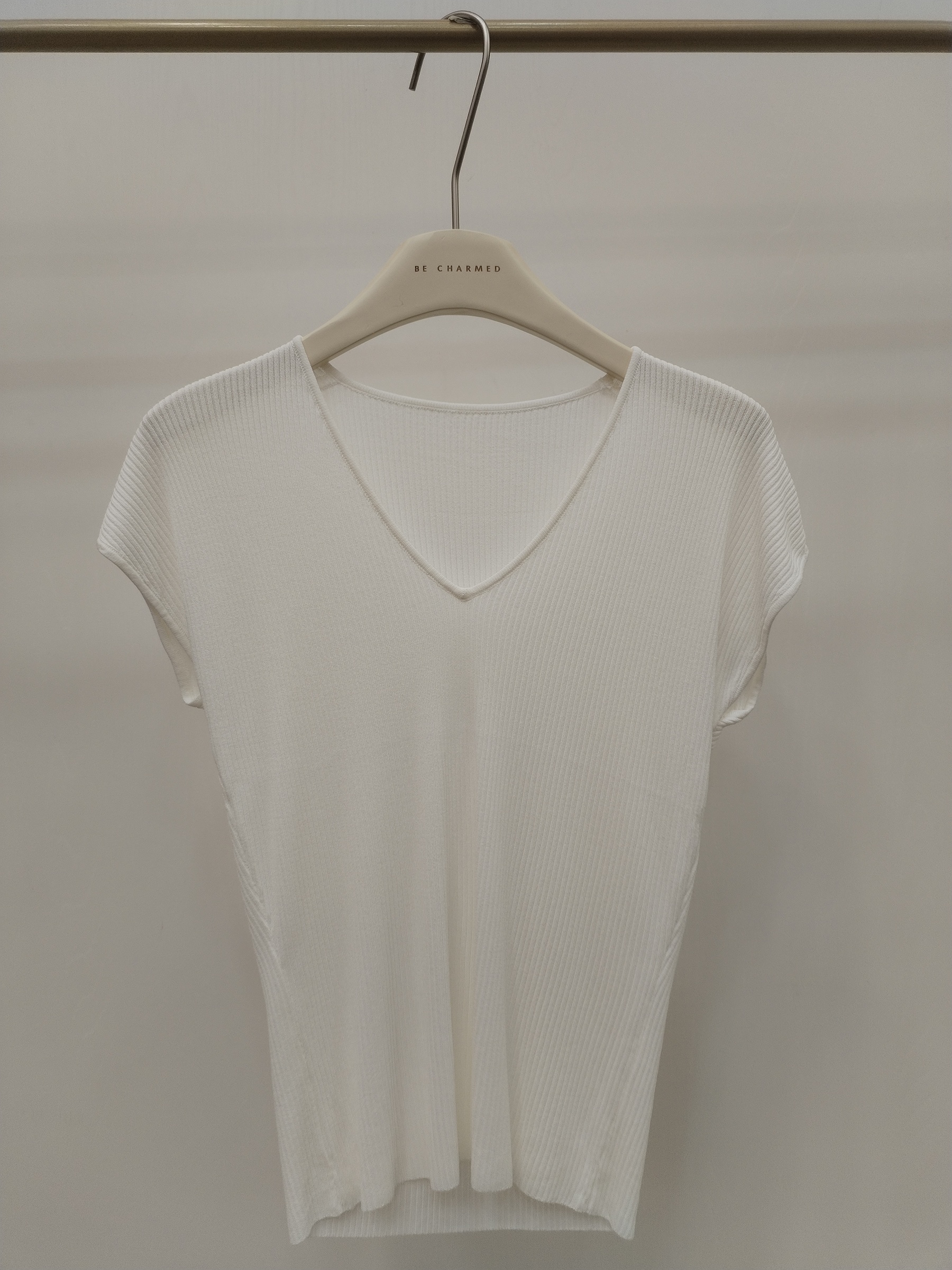8861 Rylda Ribbed V-Neck Cooling Knit Top (B 38-52cm; L 52cm)
