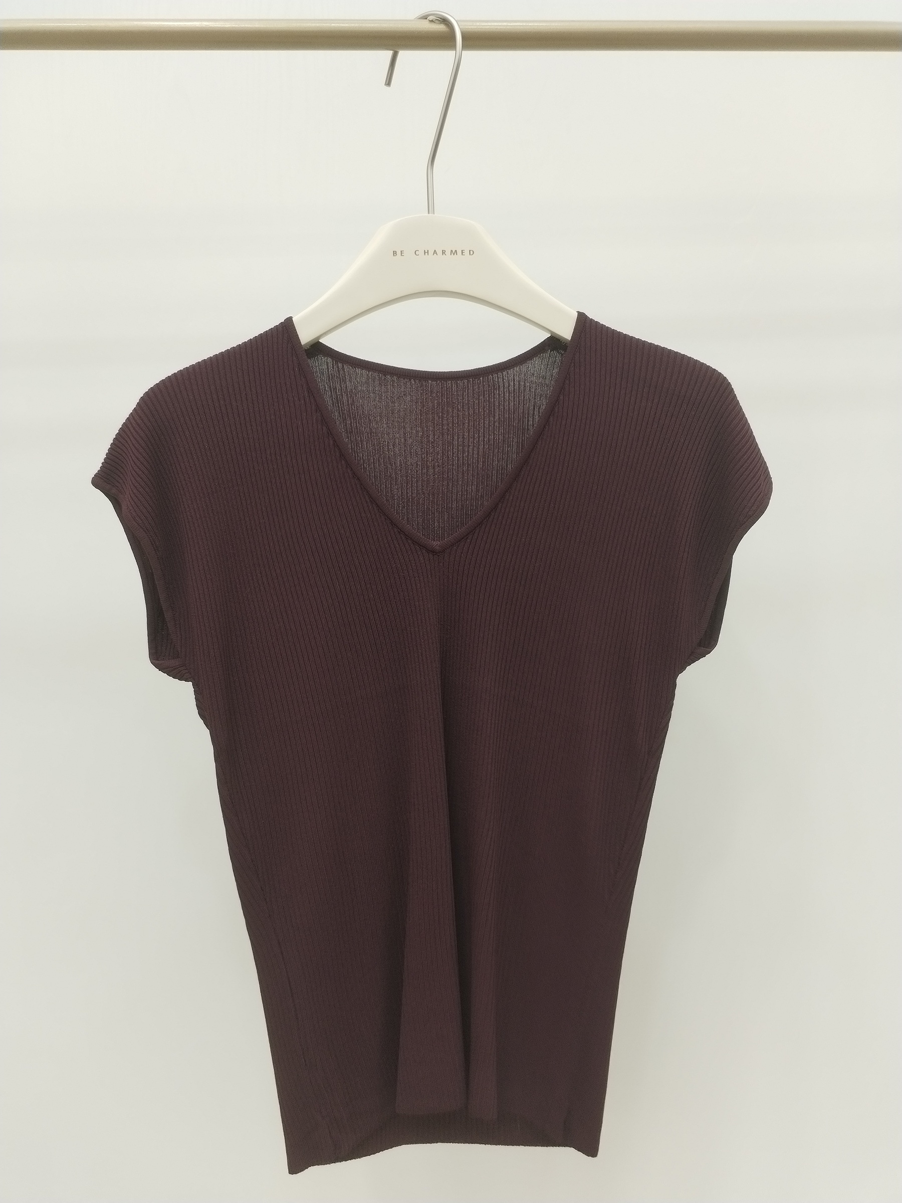 8861 Rylda Ribbed V-Neck Cooling Knit Top (B 38-52cm; L 52cm)
