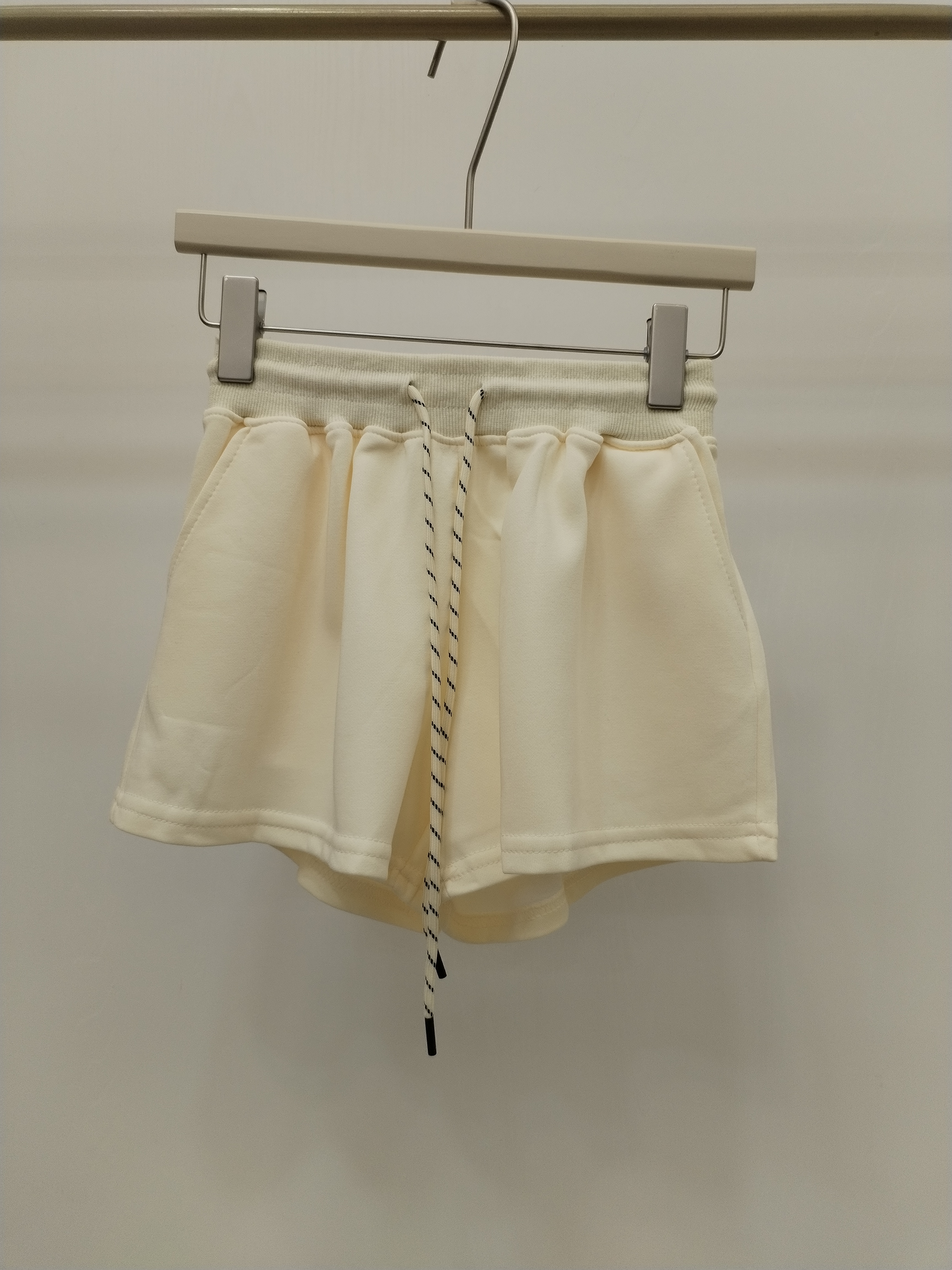 1090 Sovinne Striped Tie-Waist Sweat Shorts (UW 30-48cm; H 48-60cm; L 29cm)