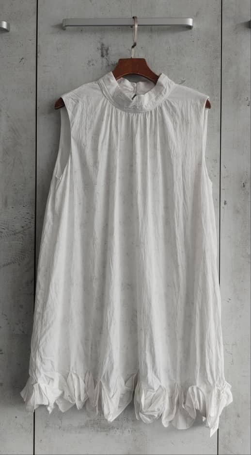 095558 Yazzy High Neck Dress (B 50cm; H 55cm; L 75cm)