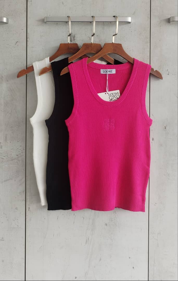 5025 Loewe Sleeveless Ribbed Knit Top (B 33-52cm; L 53cm)