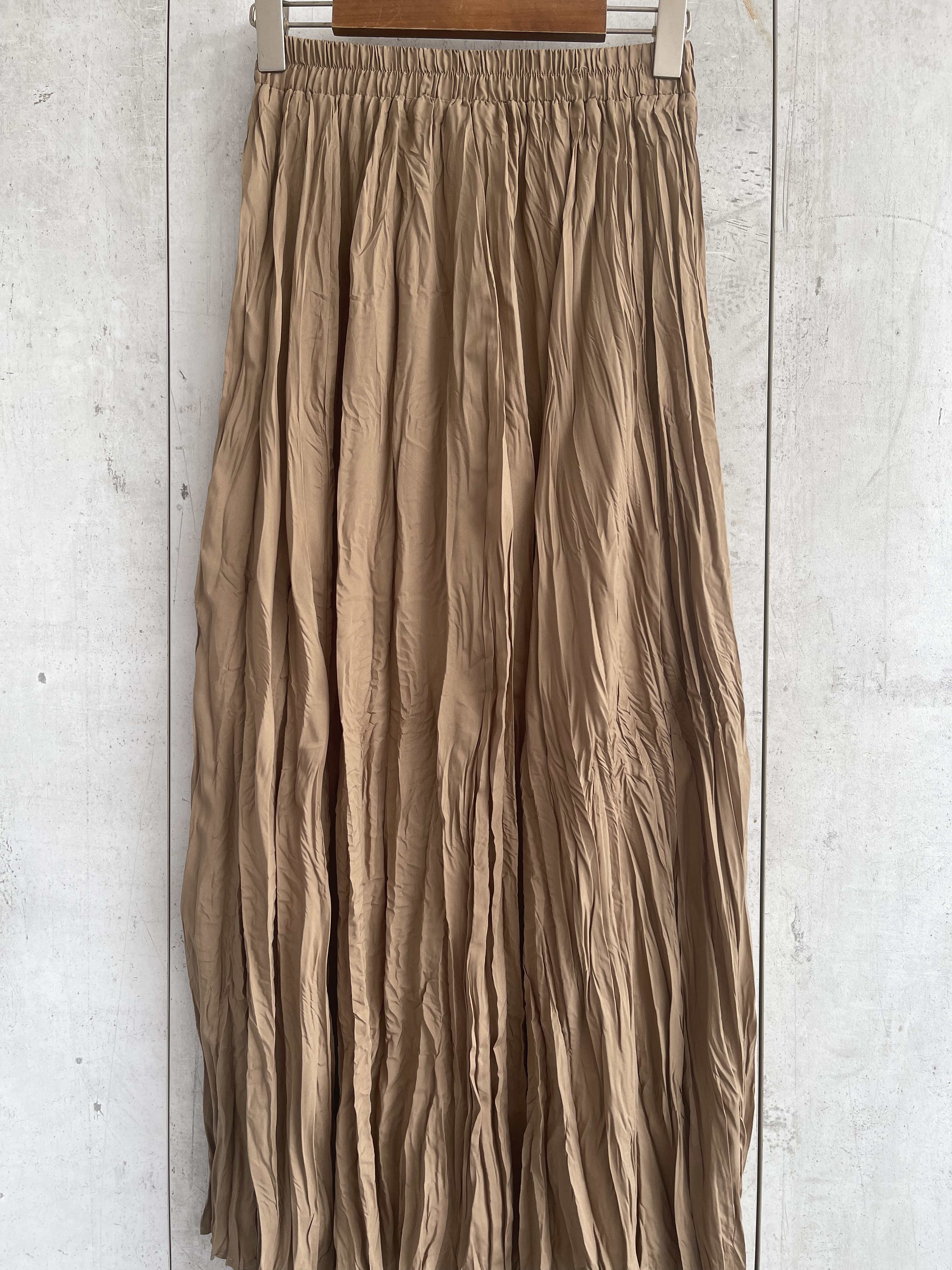 323 Madina Soft Crepe Midi Skirt (UW 31-47cm; H FS; L 86cm)