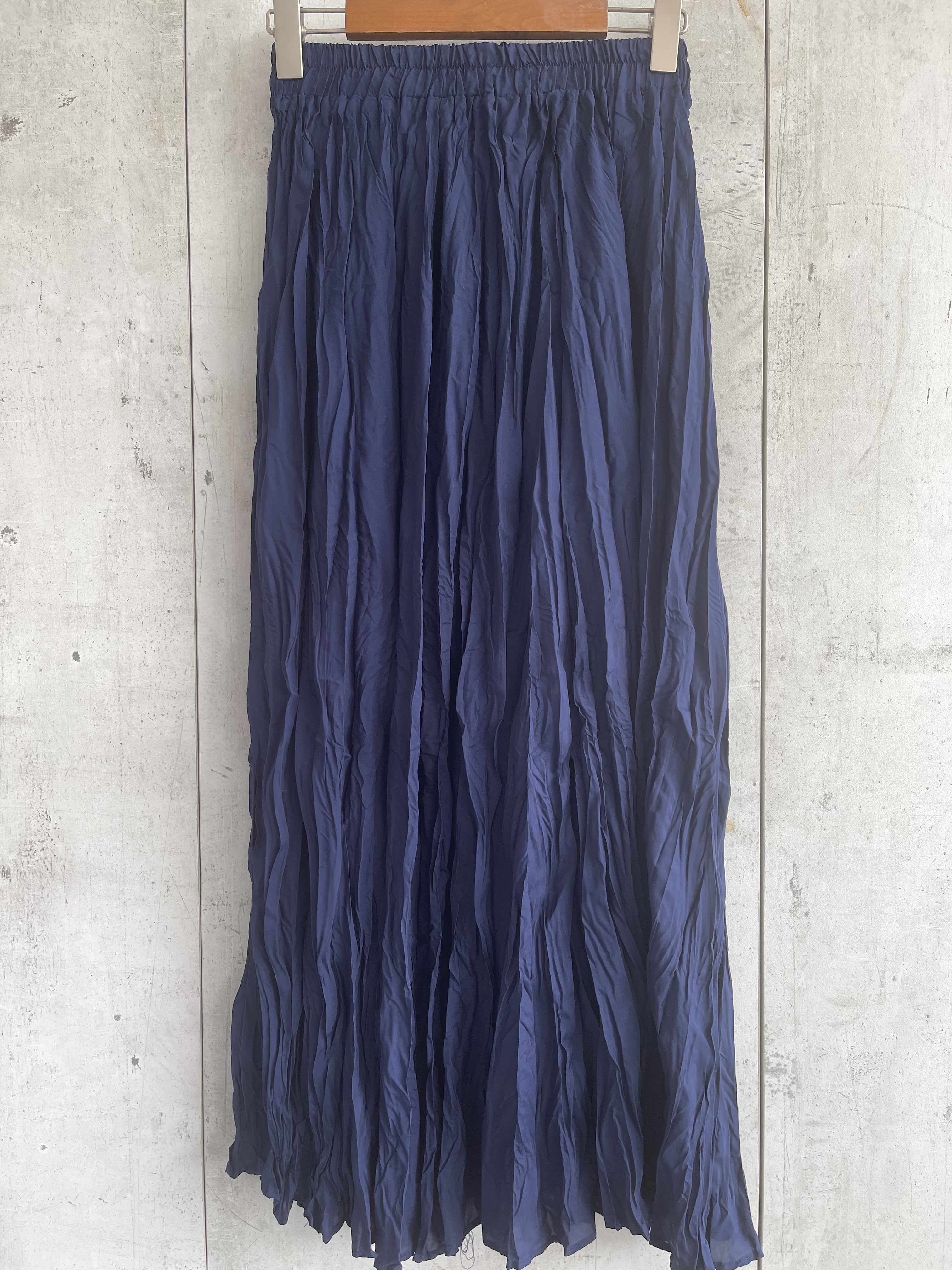 323 Madina Soft Crepe Midi Skirt (UW 31-47cm; H FS; L 86cm)