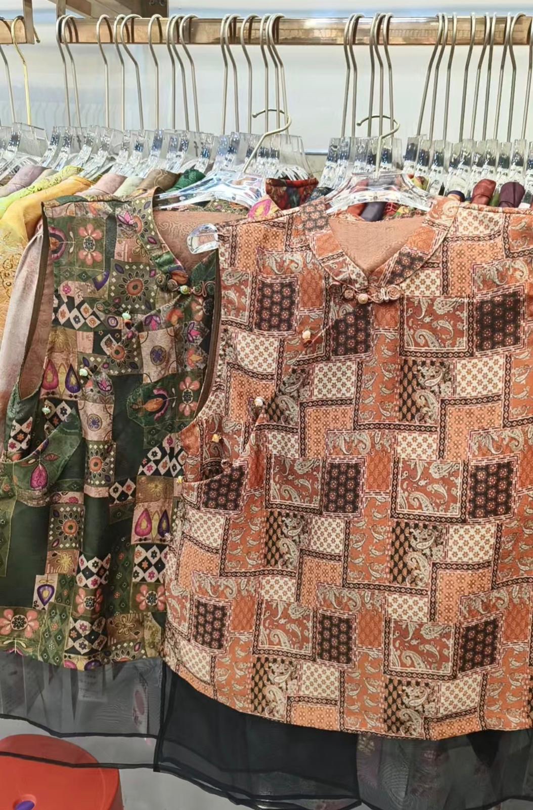 HZ May Stream #6: (PO) 3081 Batik Printed Top w Chiffon Extension (XL B49cm L72cm, 2XL B51cm L72cm, 3XL B53cm L72cm, 4XL B55cm L72cm)