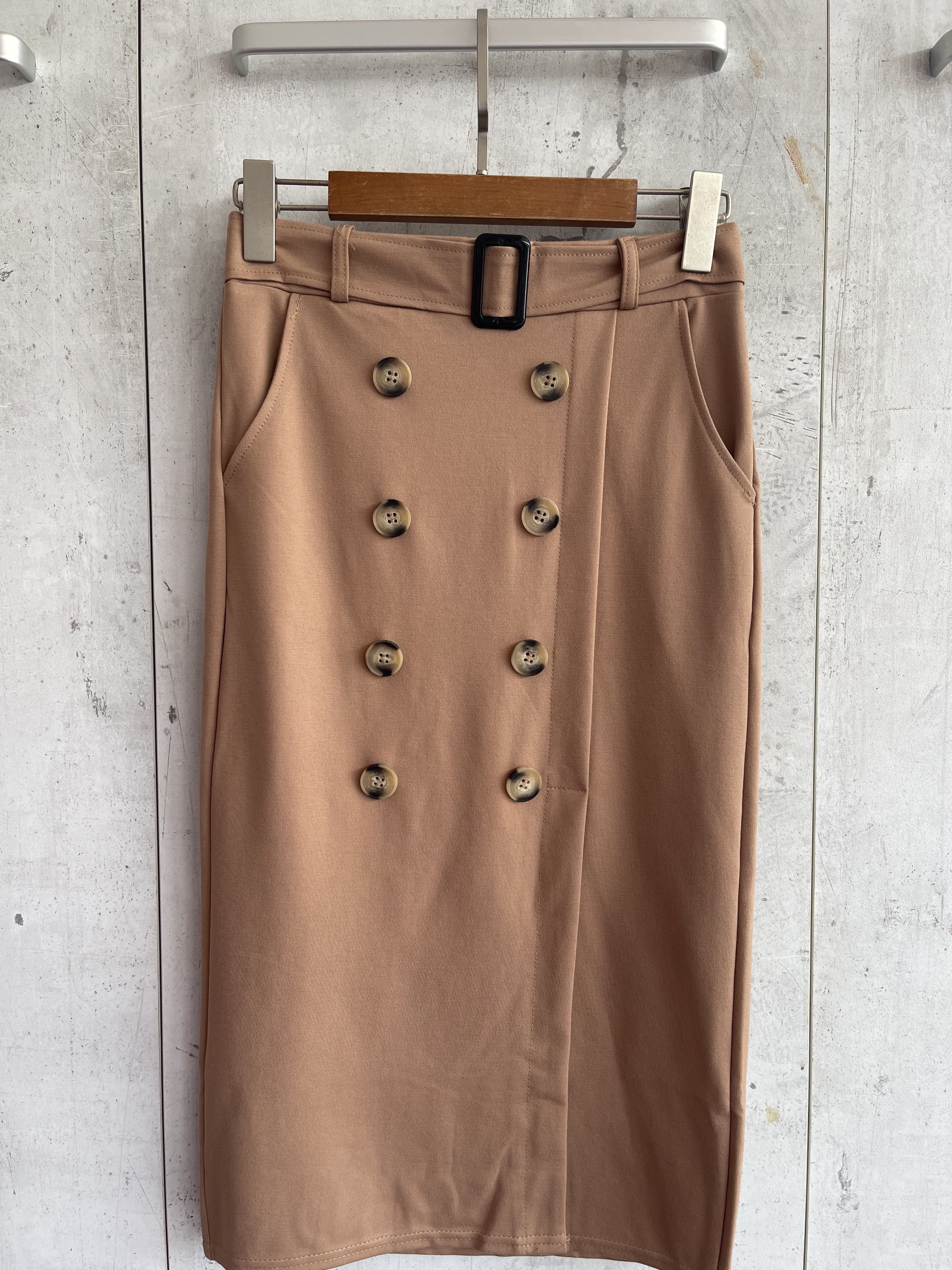 2422 Madara Midi Skirt W Non Functioning Buttons & Belts (UW 36-48cm; H 41-52cm; L 67cm)